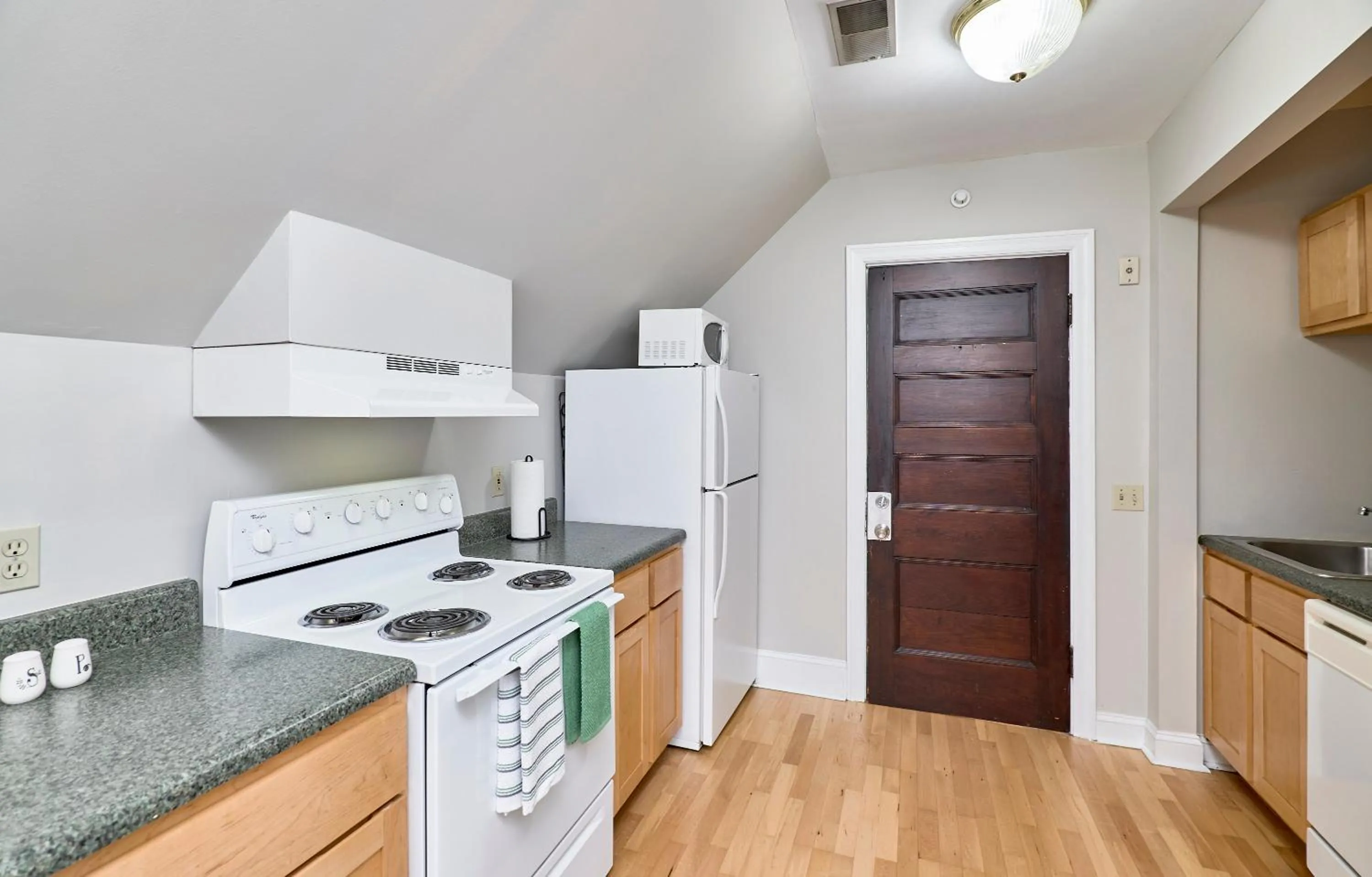 Kitchen or kitchenette in WhiteHouse at Grand Central