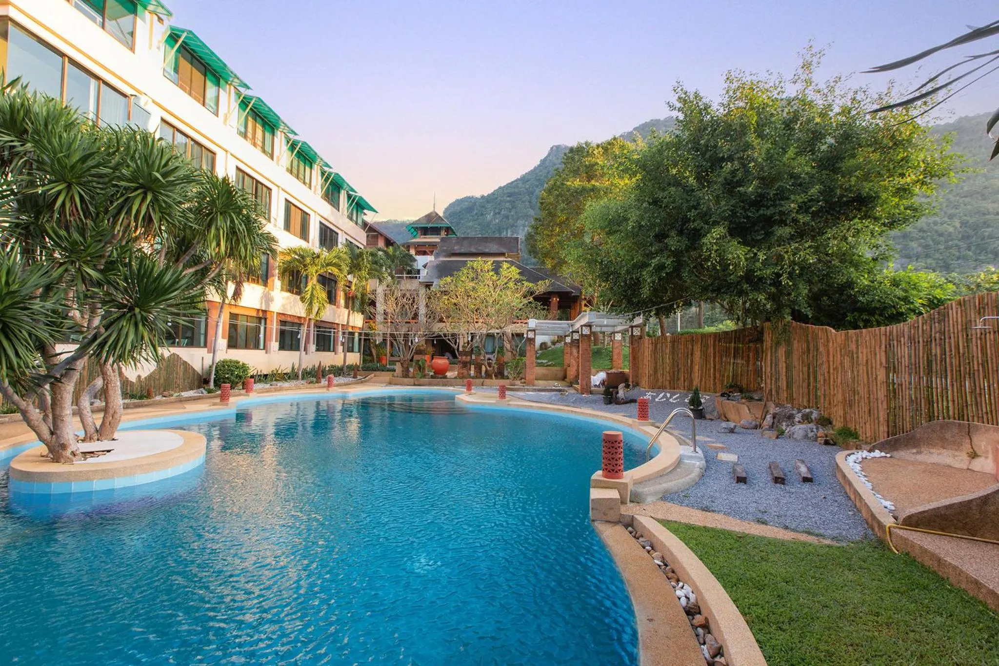 Swimming pool in ปานเทล เขาใหญ่ Parntel KhaoYai