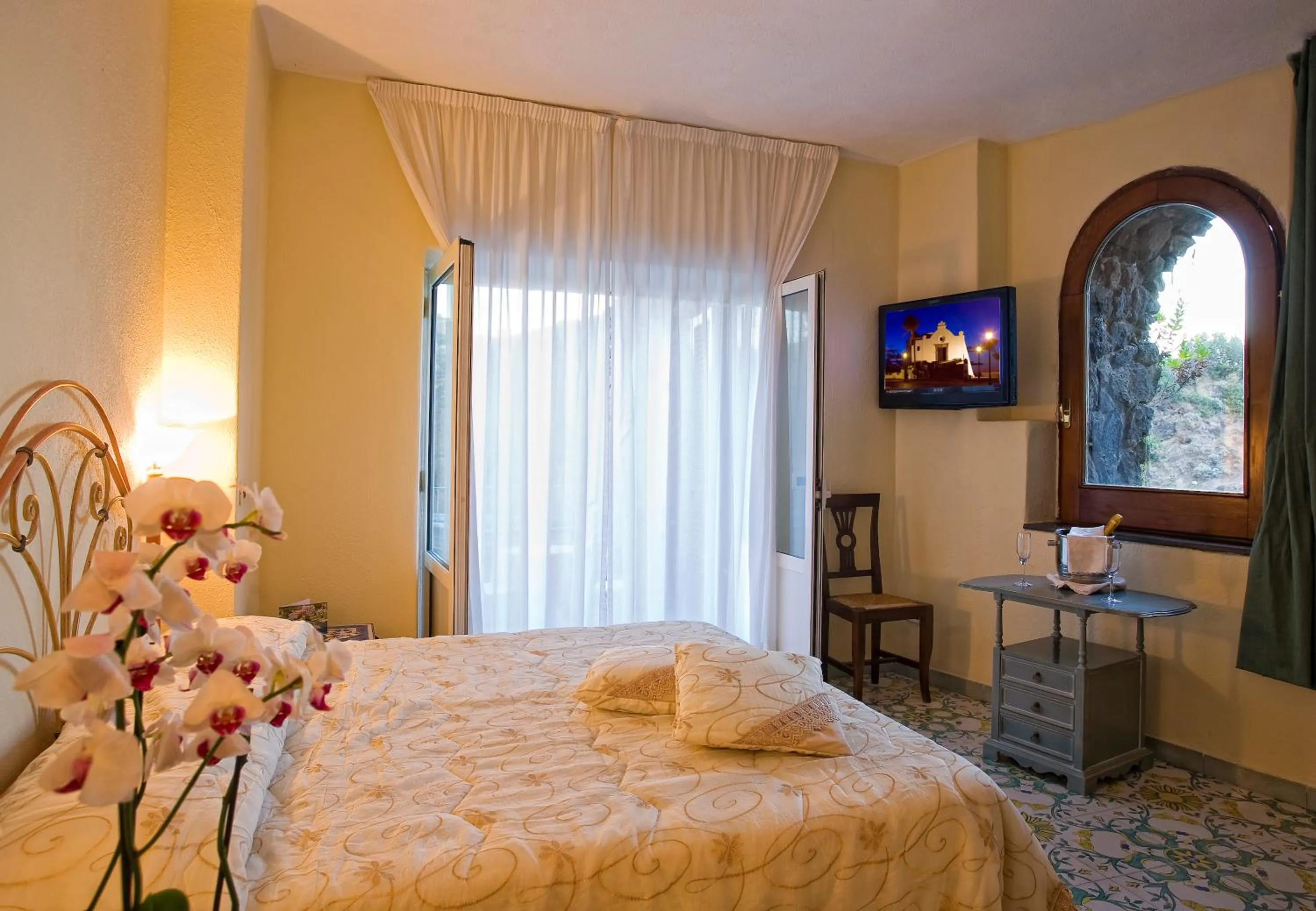 Bed in Strand Hotel Delfini