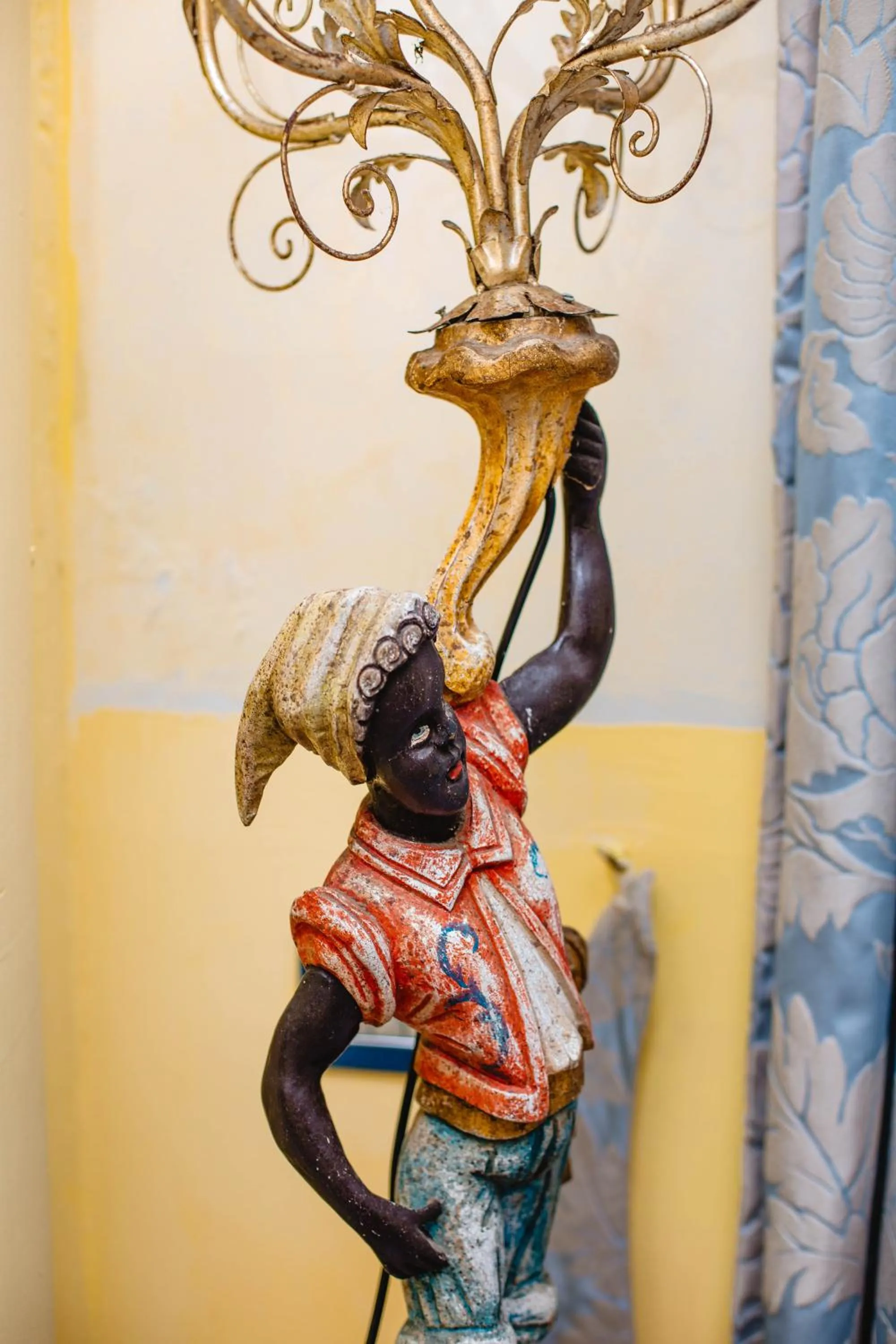 Decorative detail in Strand Hotel Delfini