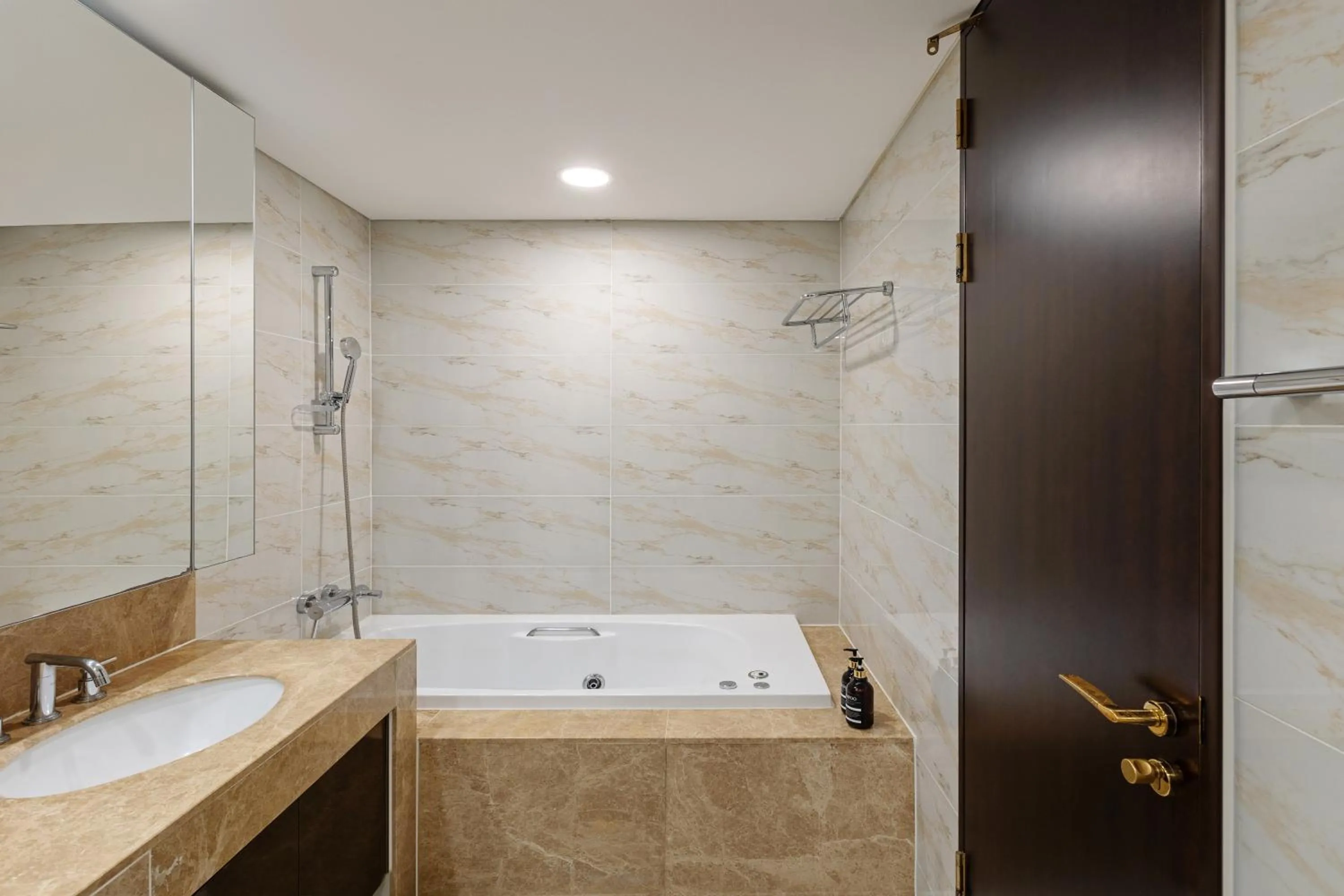 Bathroom in Pale De Cz Condo