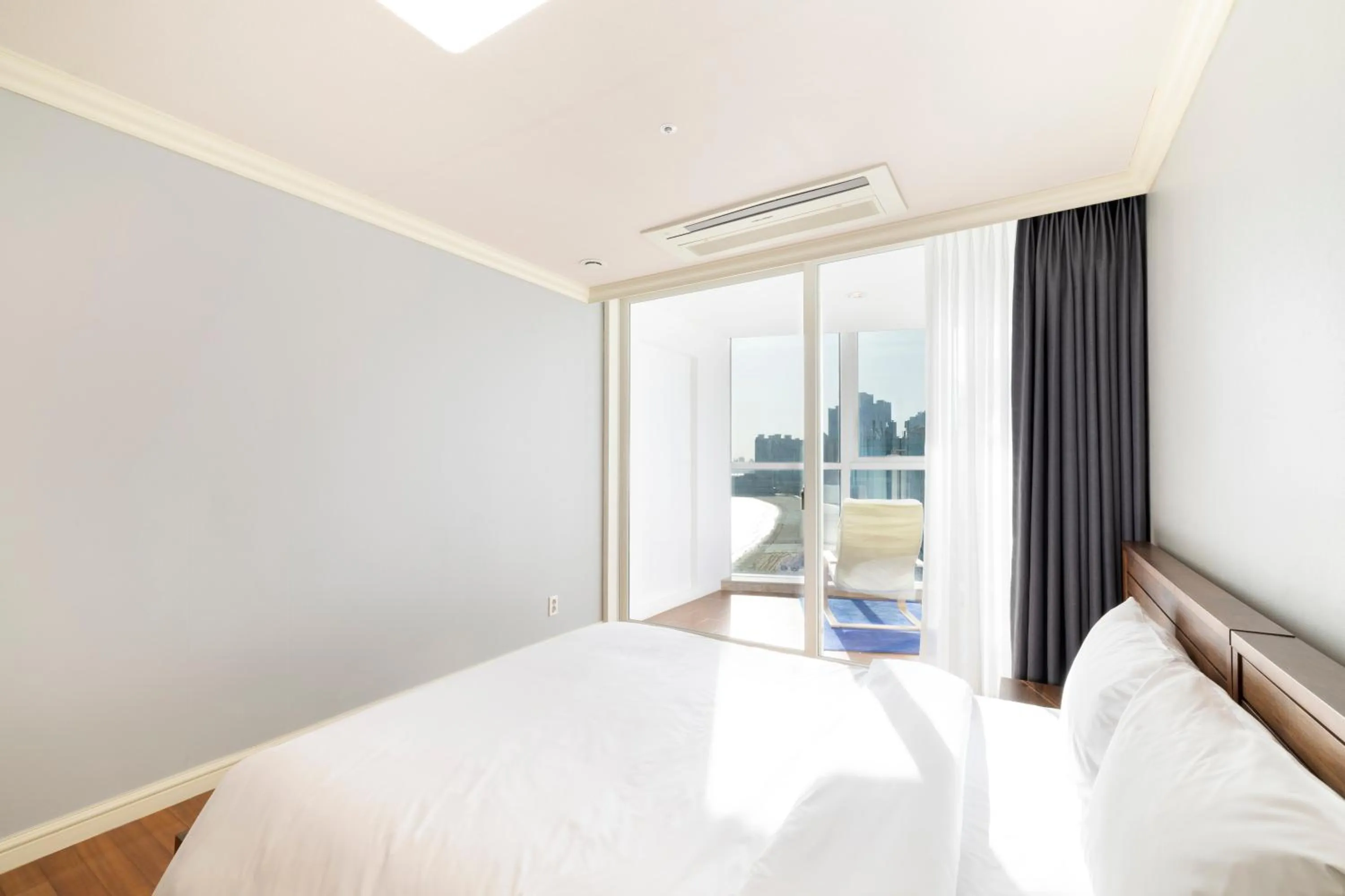 Bedroom, Bed in Pale De Cz Condo