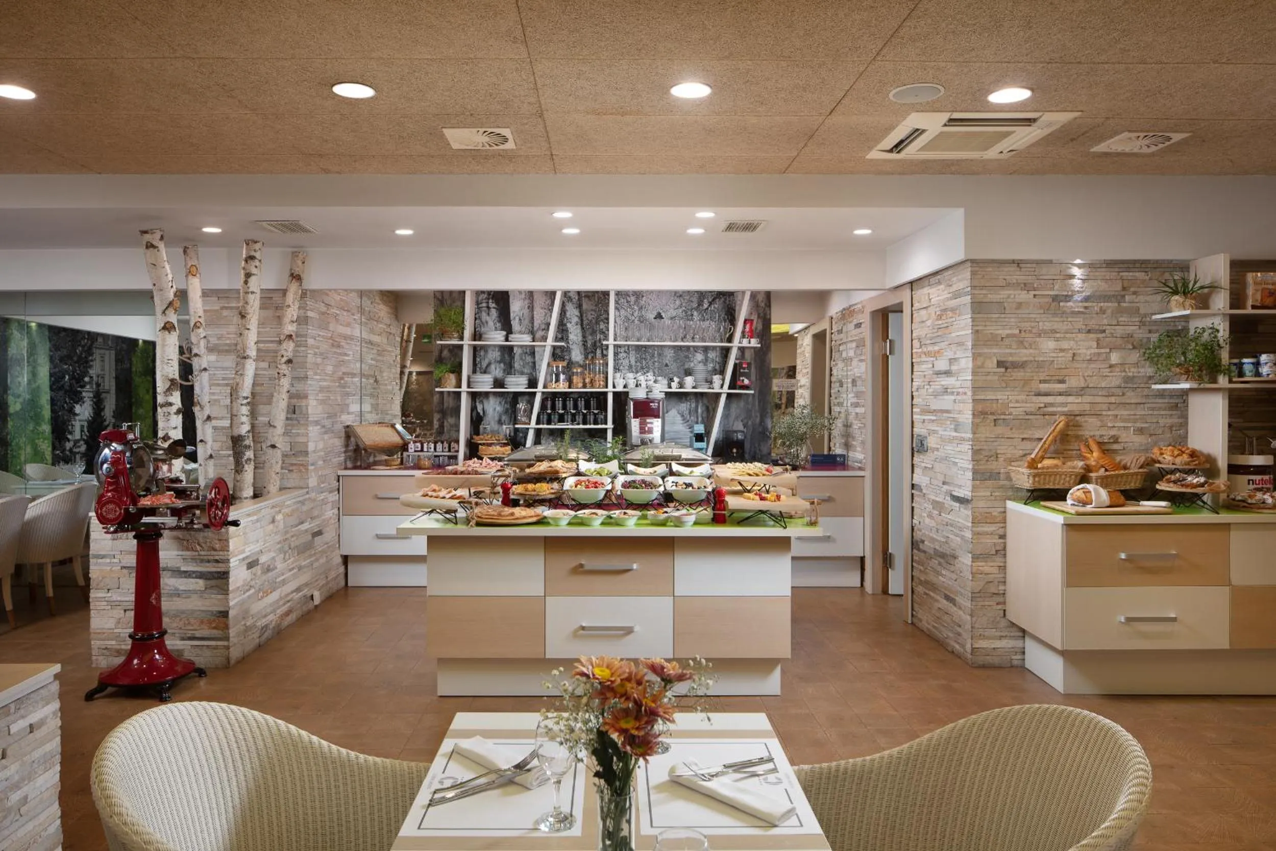 Breakfast in Hotel Colors Inn