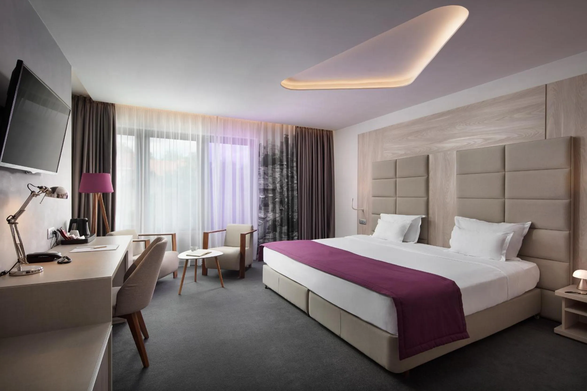 Bed in Hotel Colors Inn