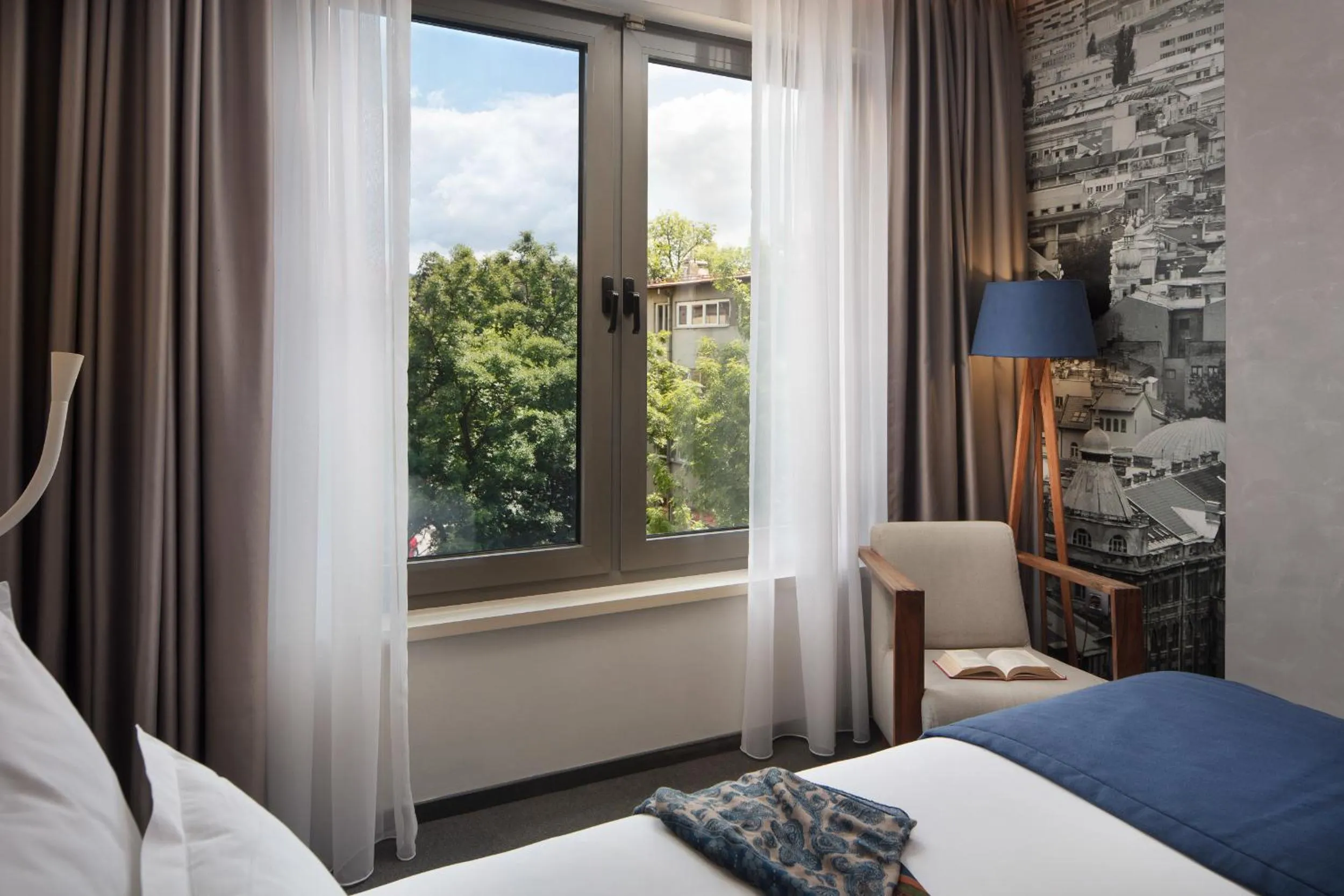 View (from property/room), Bed in Hotel Colors Inn