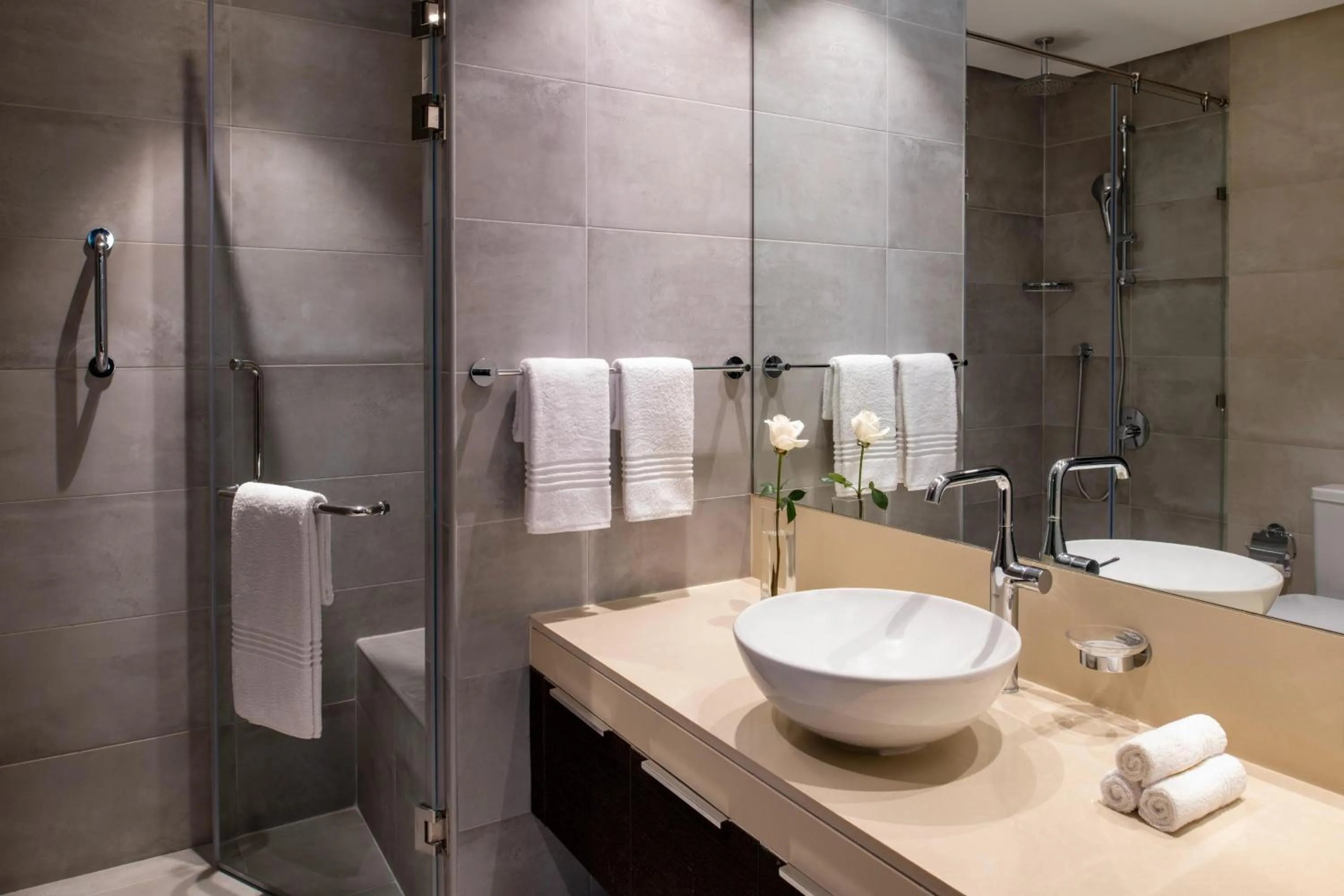 Bathroom in Le Mirage Downtown