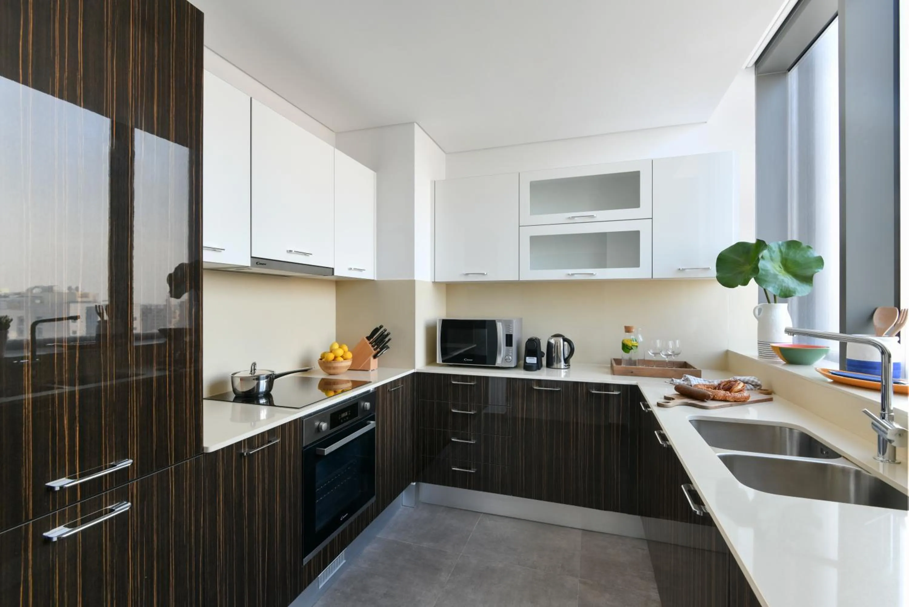 Kitchen or kitchenette in Le Mirage Downtown