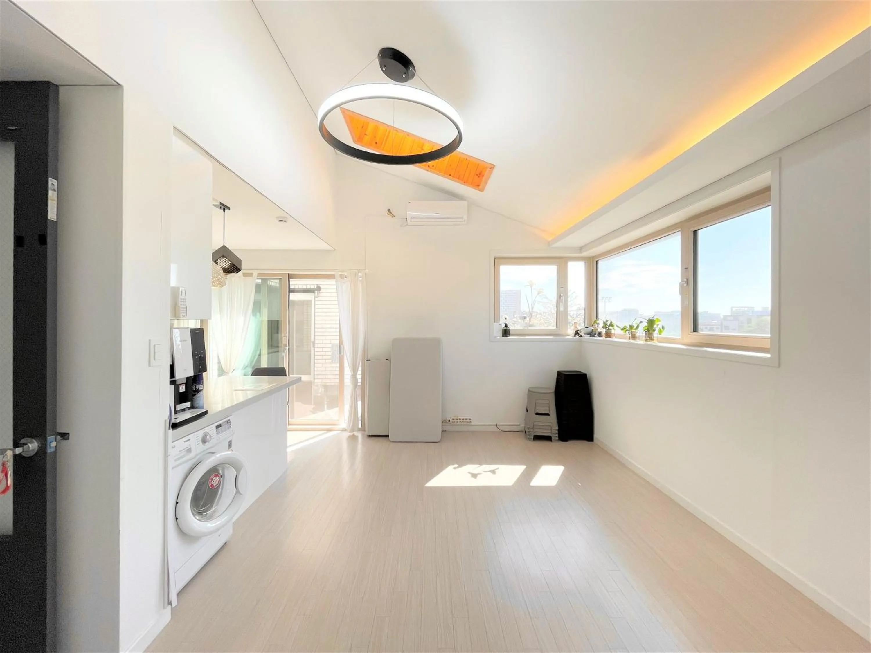 Property building in Koin Guesthouse Incheon airport