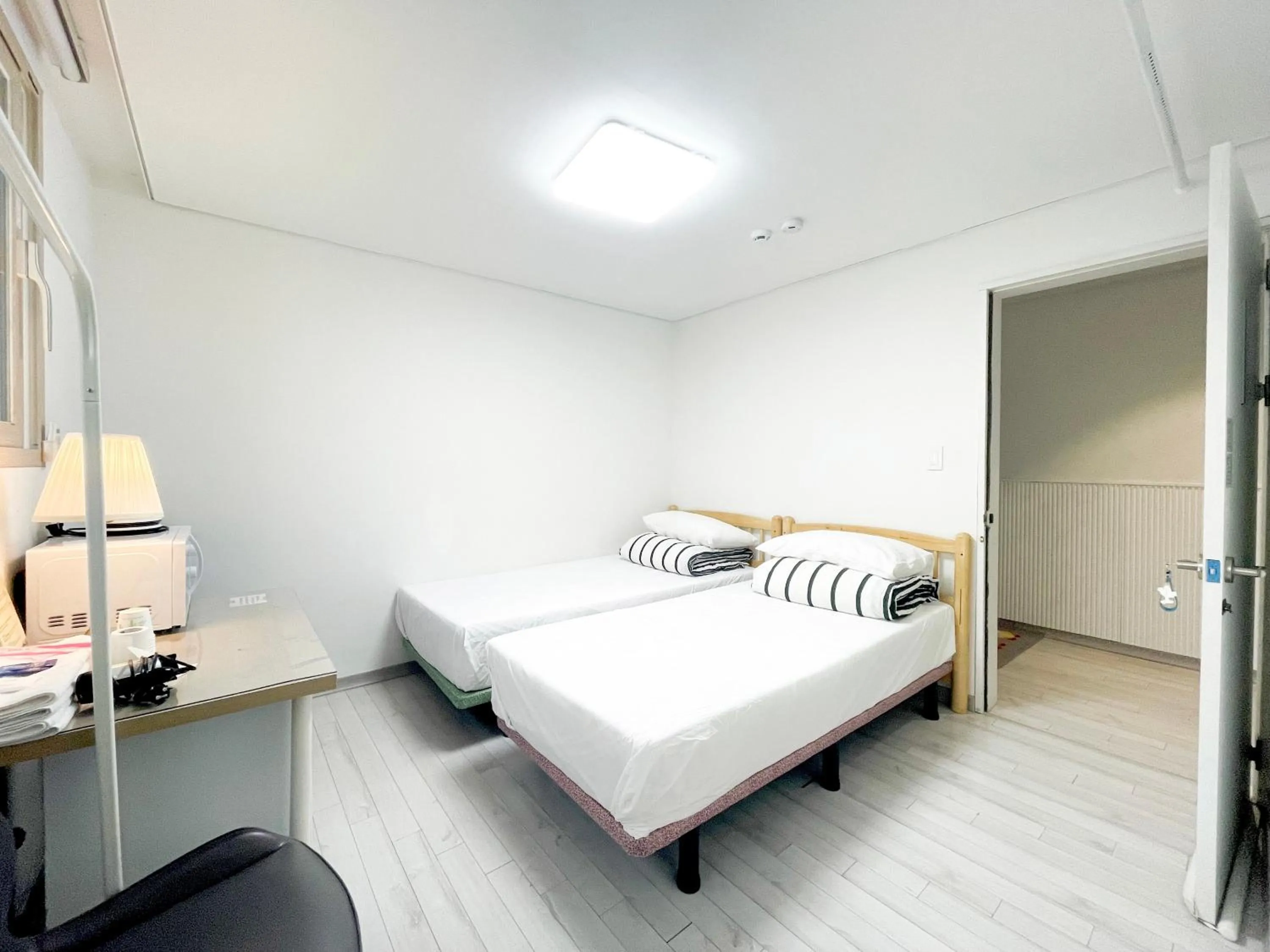 Photo of the whole room, Bed in Koin Guesthouse Incheon airport