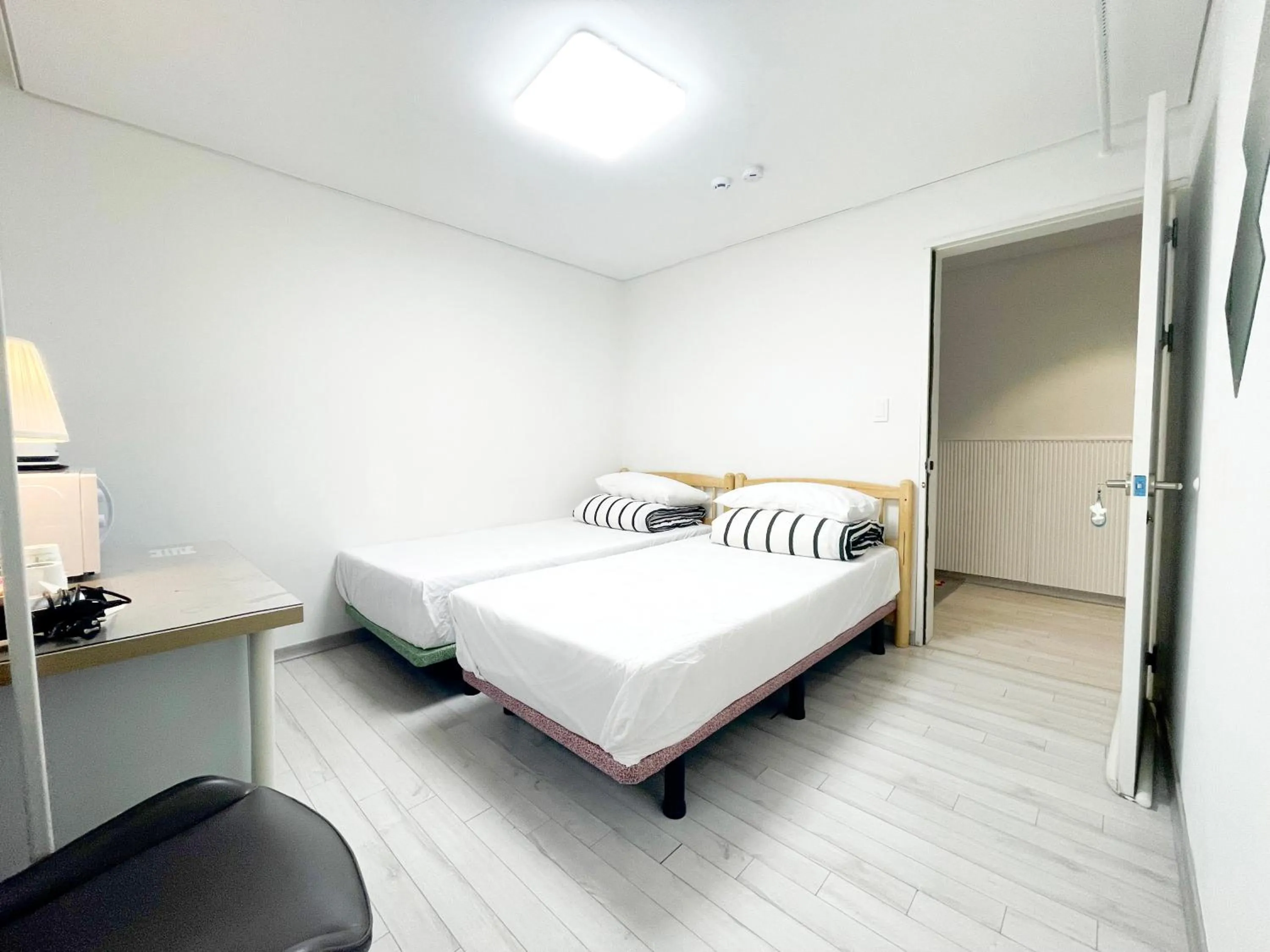 Property building, Bed in Koin Guesthouse Incheon airport