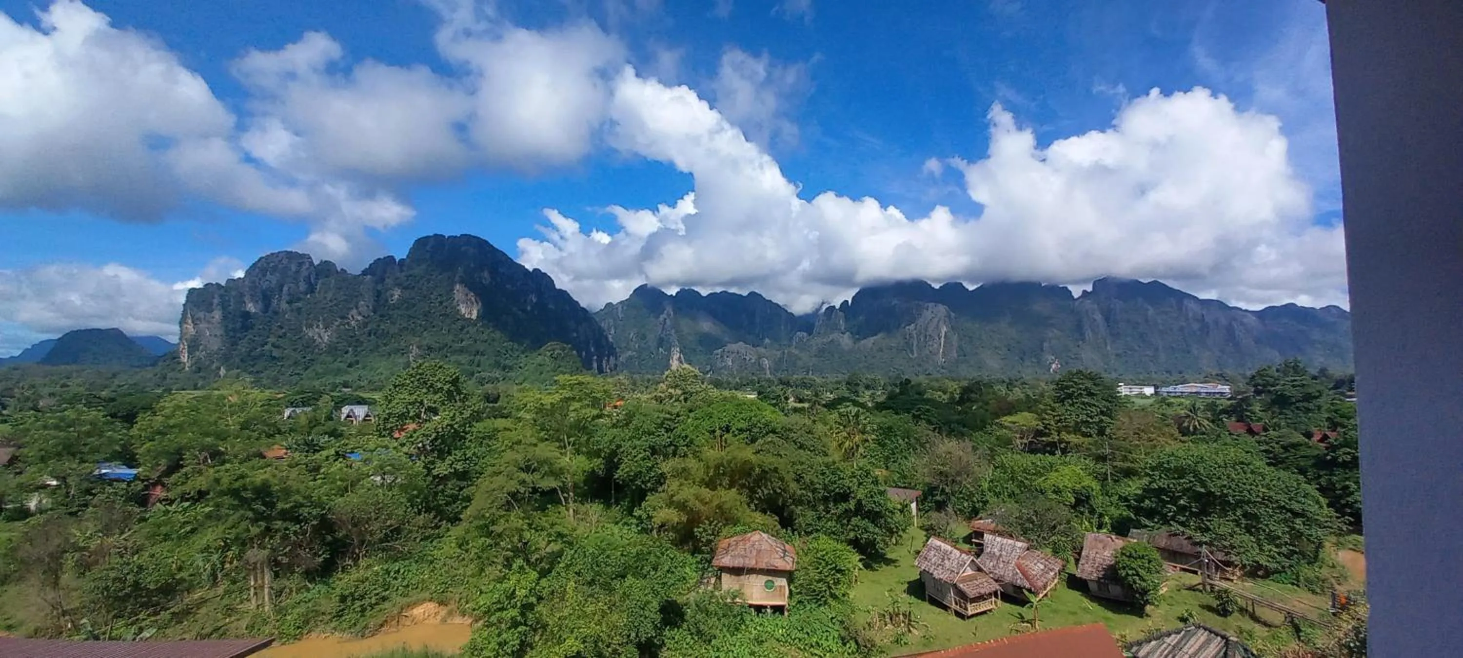 Bountang Mountain View Riverside Hotel