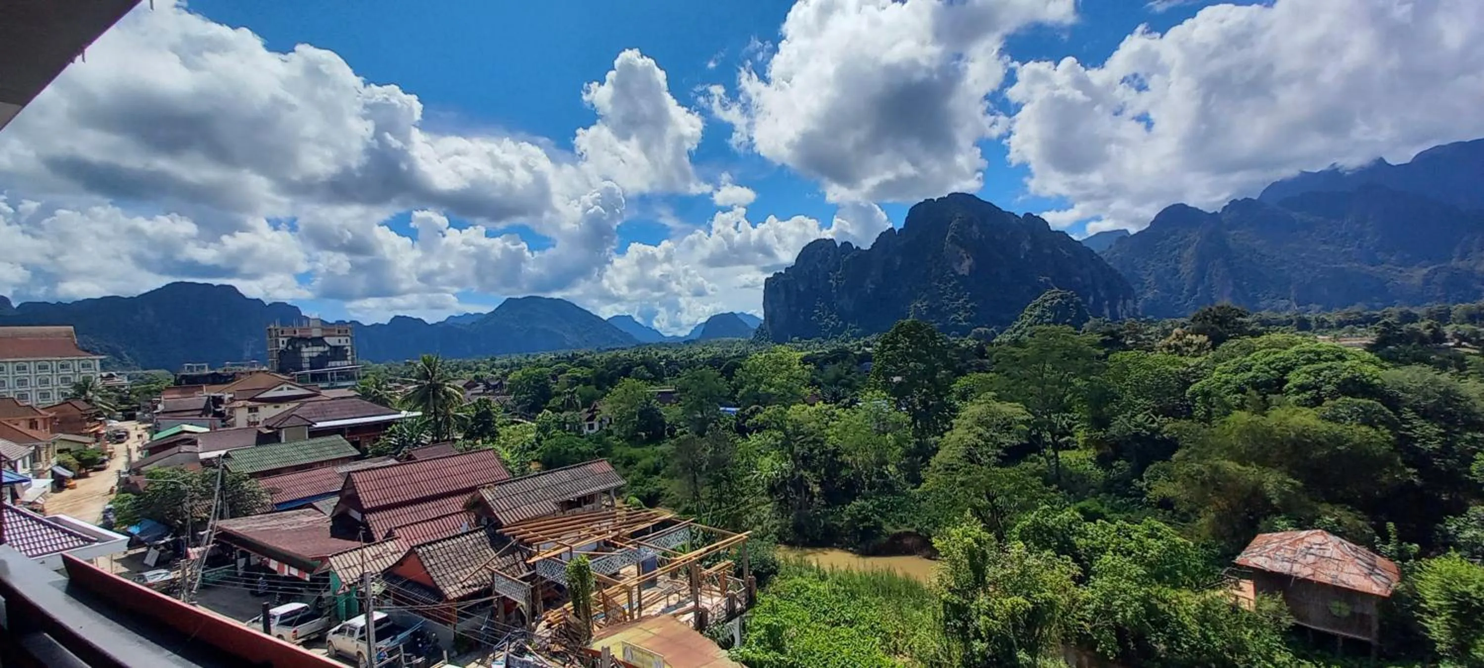 Bountang Mountain View Riverside Hotel