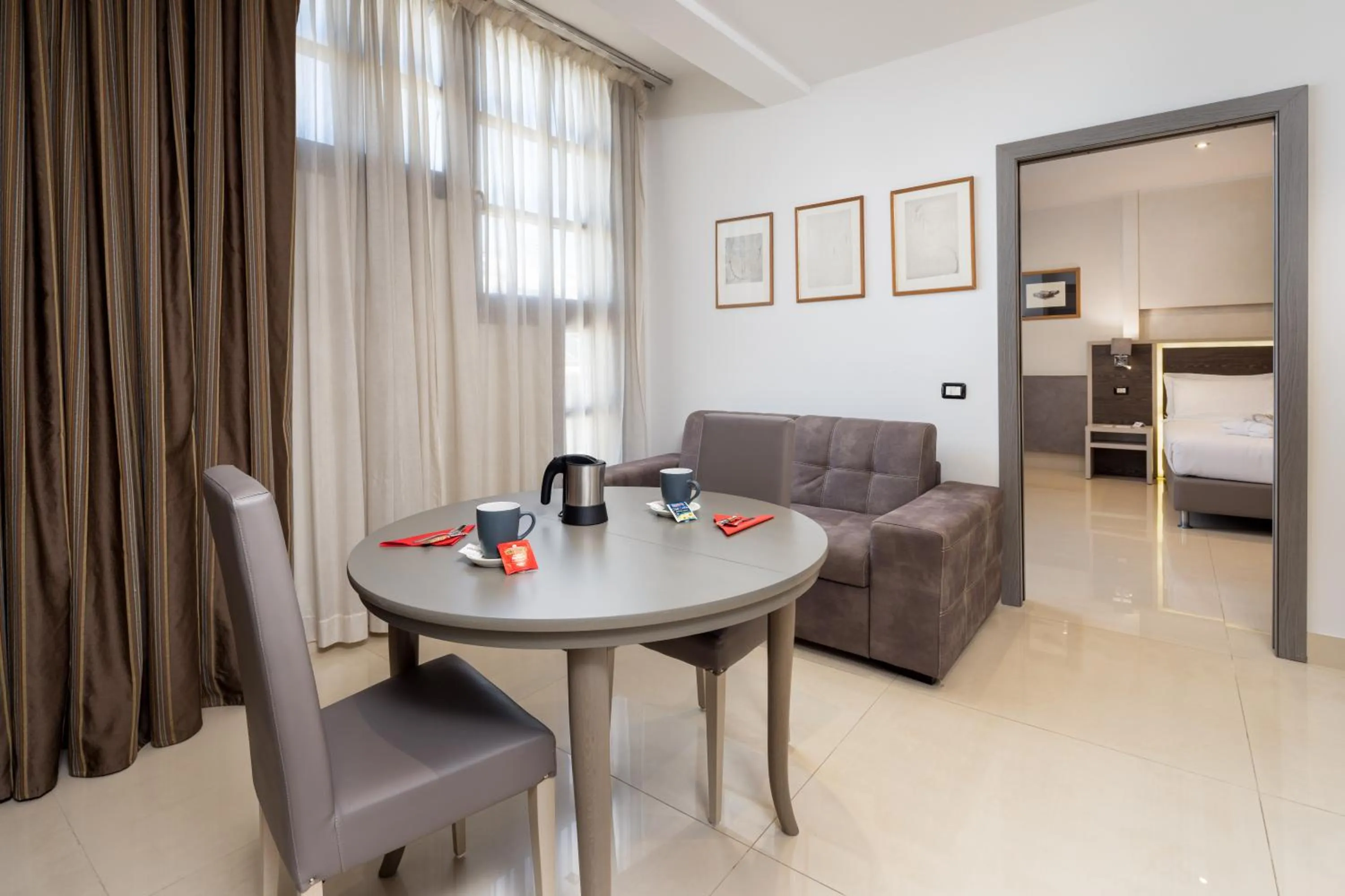 kitchen, Bed in Best Western Modena District