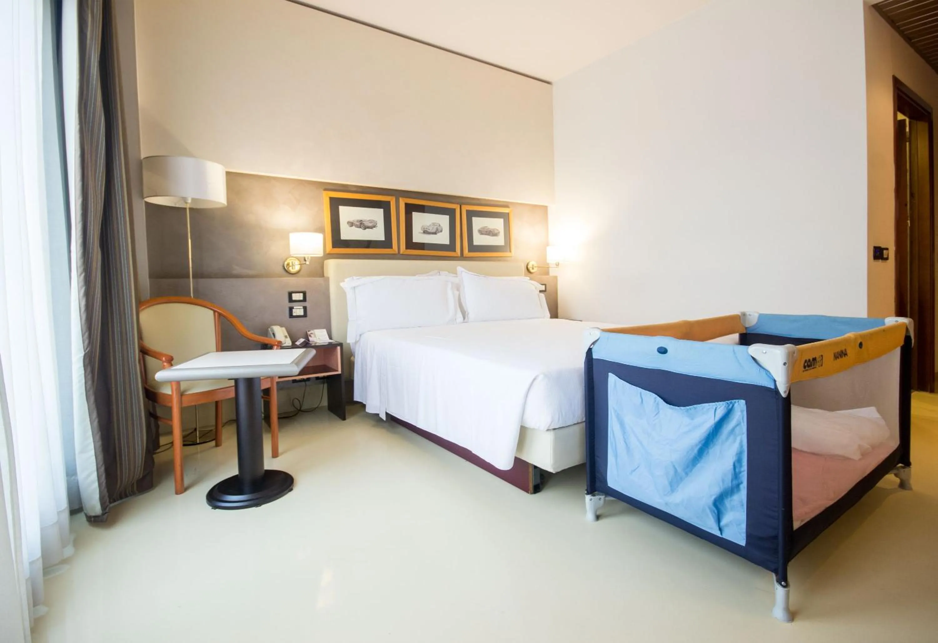 Bed in Best Western Modena District