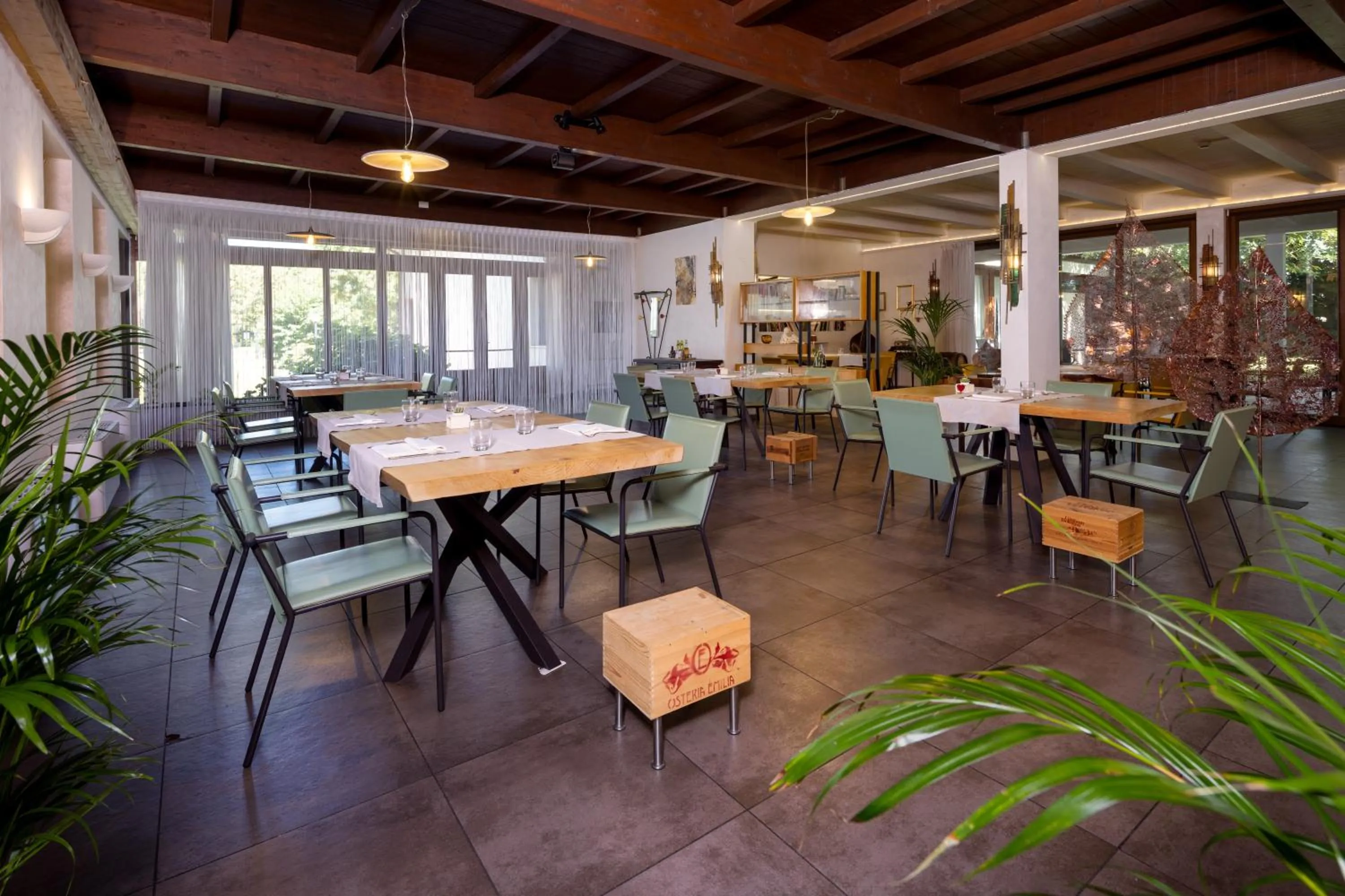 Restaurant/places to eat in Best Western Modena District