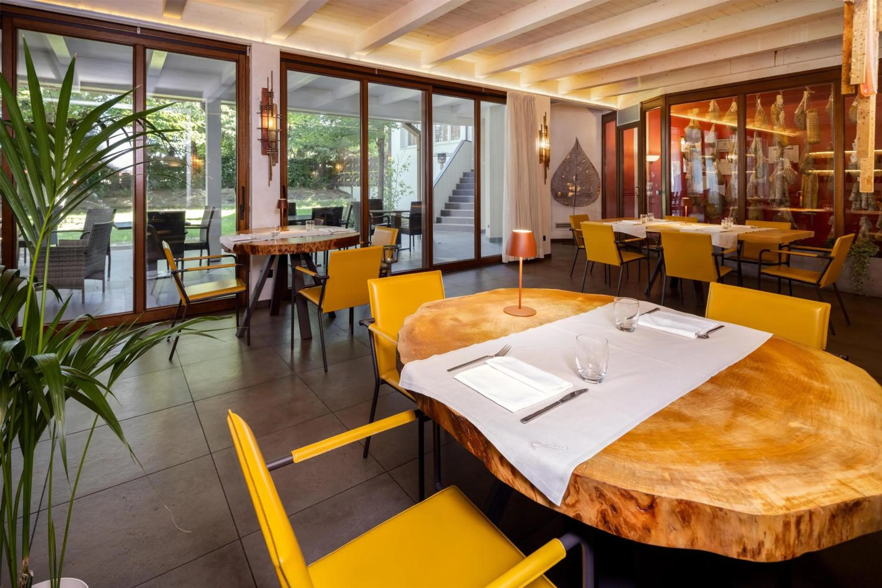 Restaurant/places to eat in Best Western Modena District