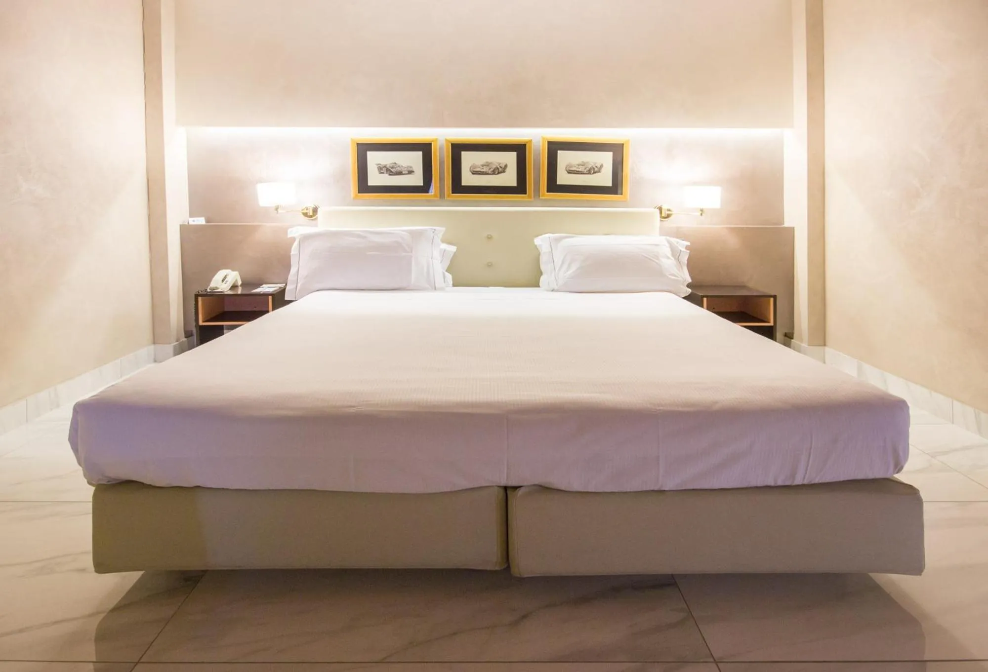 Bed in Best Western Modena District