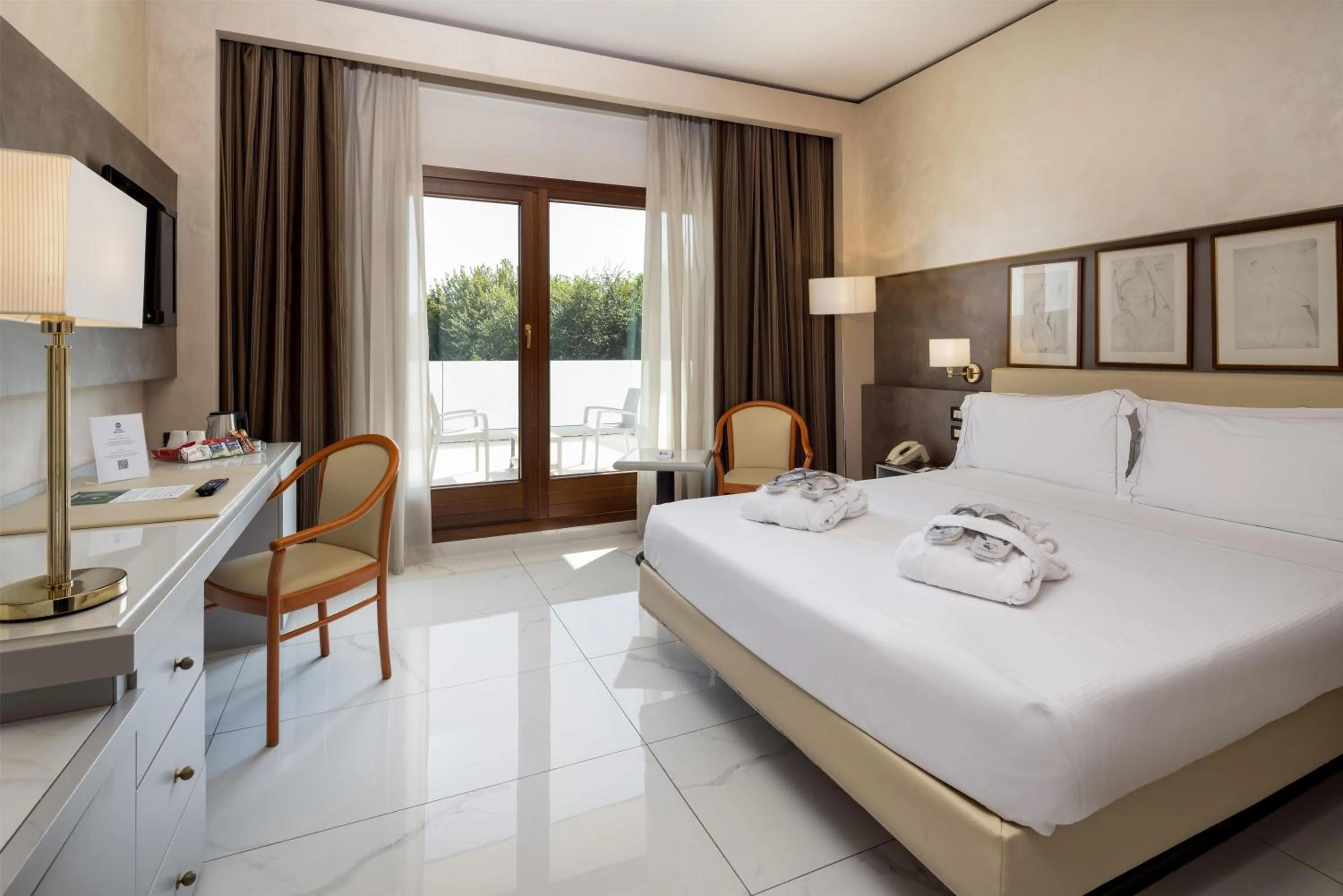 View (from property/room), Bed in Best Western Modena District