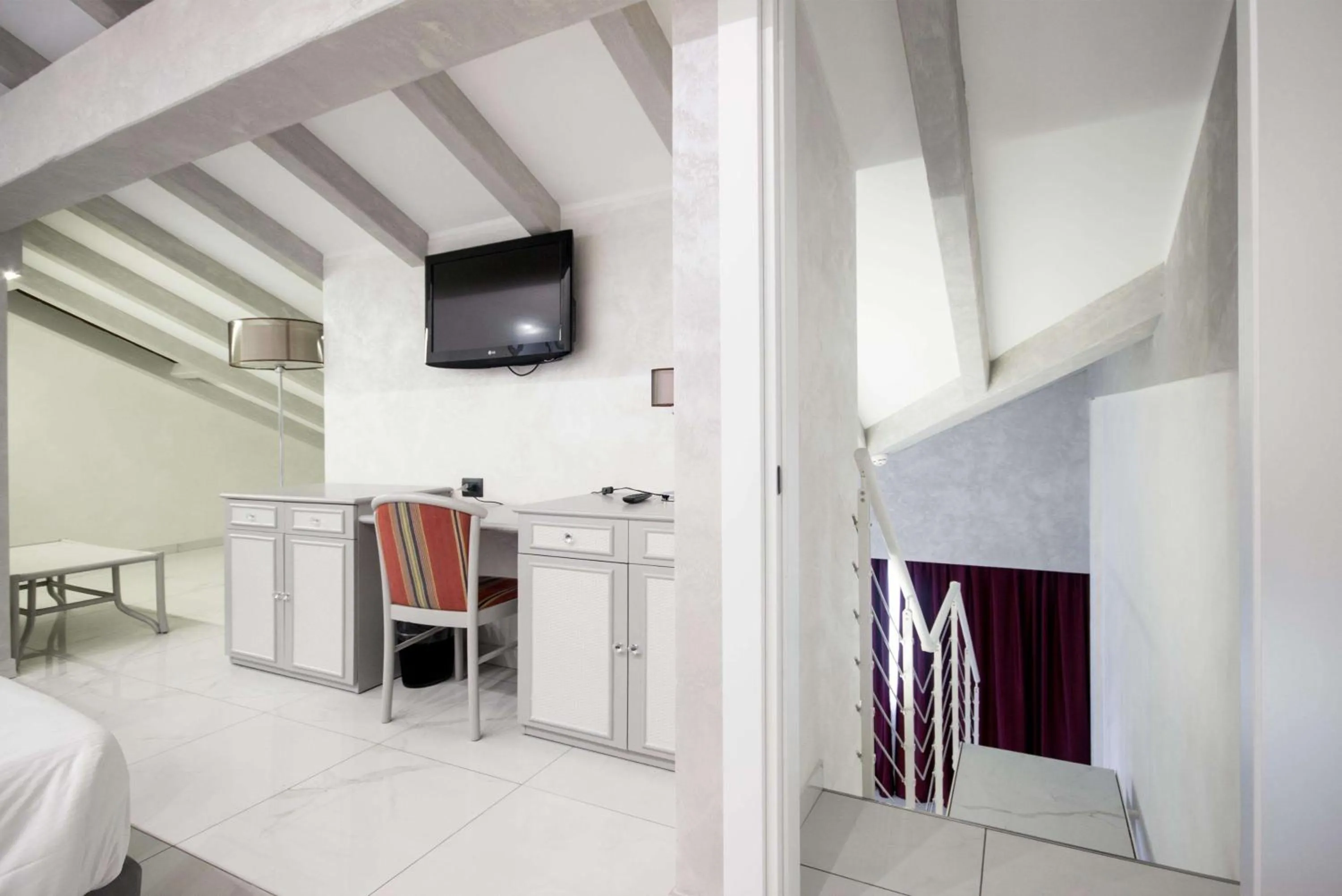 TV and multimedia in Best Western Modena District