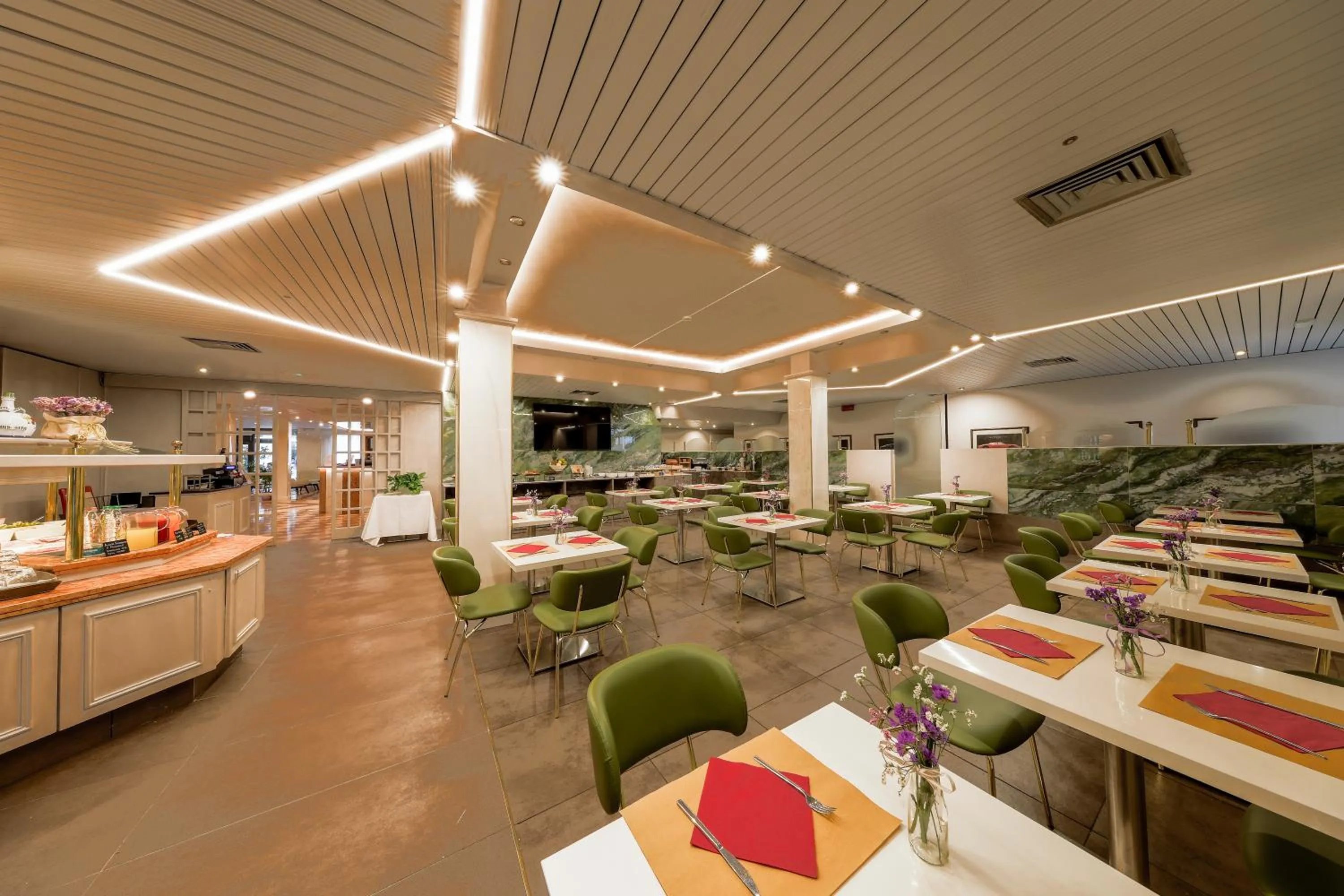 Restaurant/places to eat in Best Western Modena District