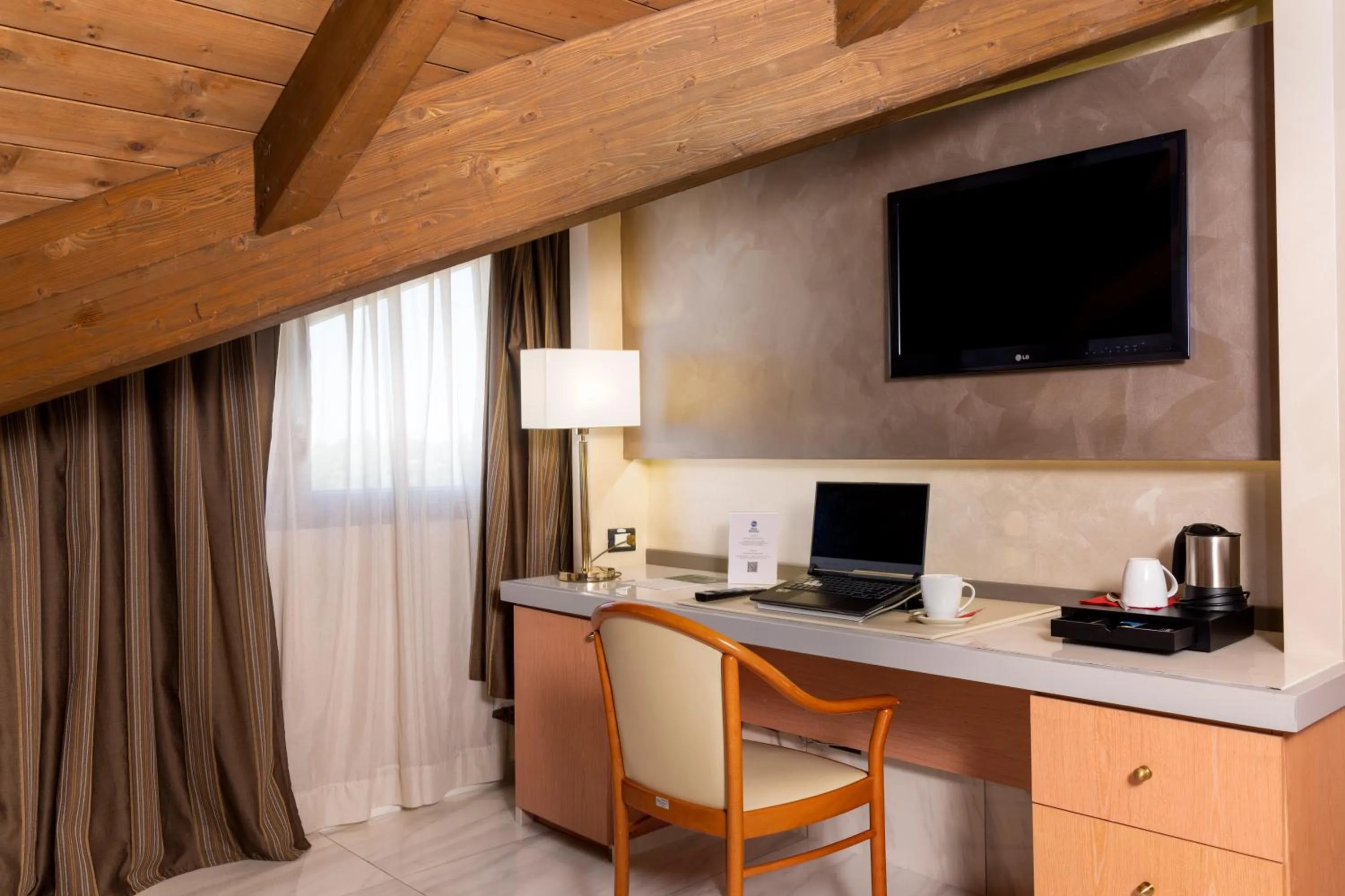 TV and multimedia in Best Western Modena District