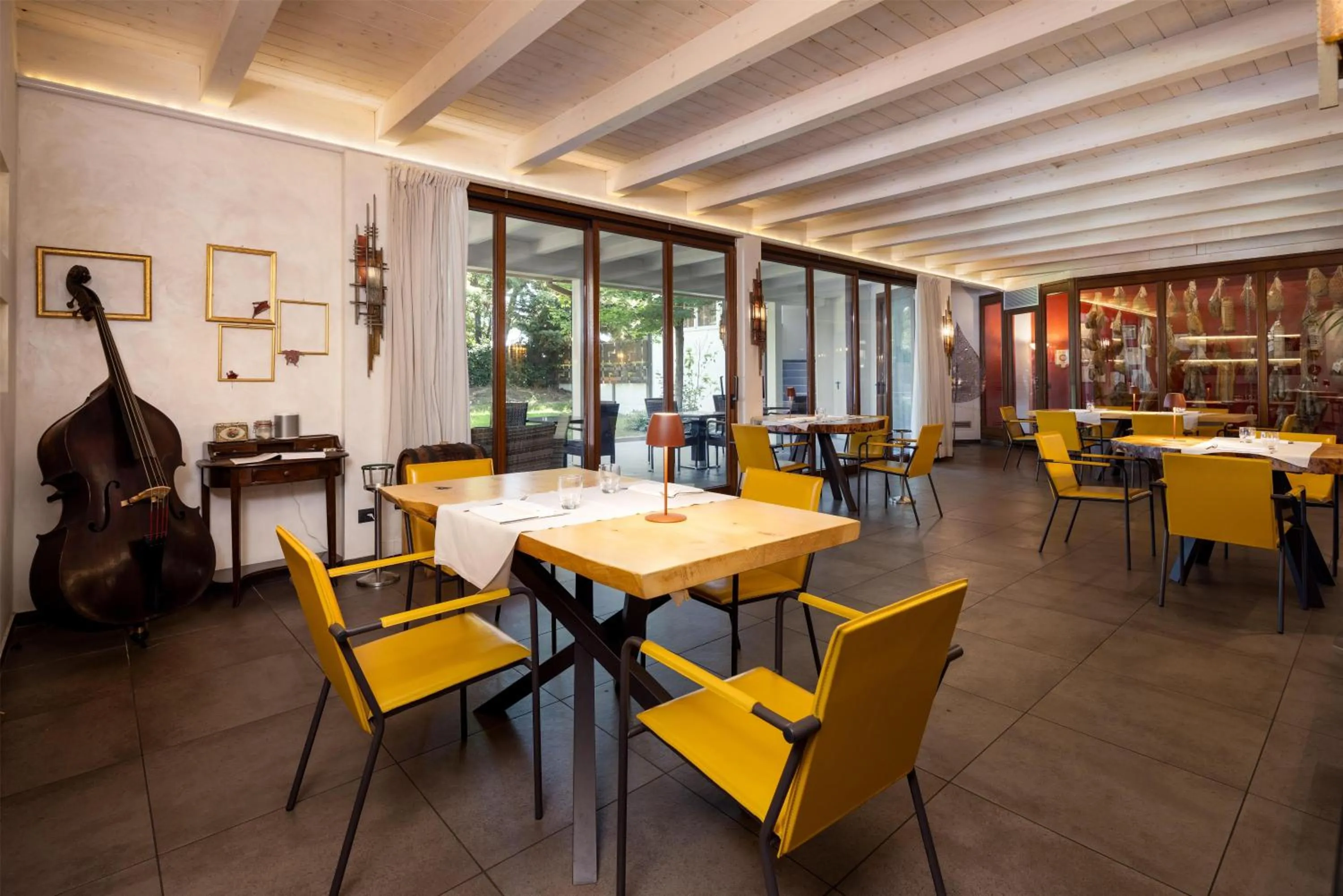 Restaurant/places to eat in Best Western Modena District