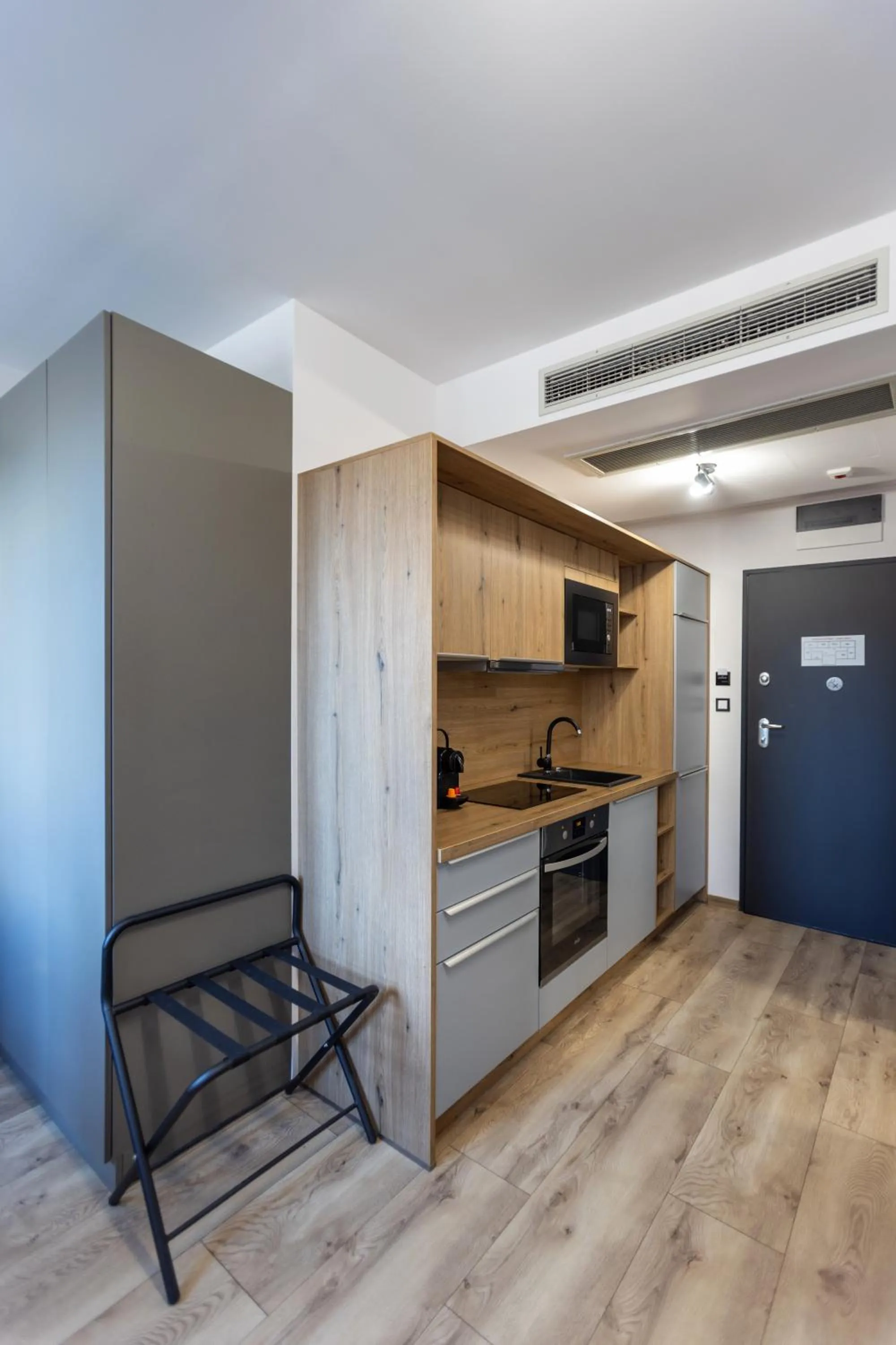 Kitchen or kitchenette in R73 Residences