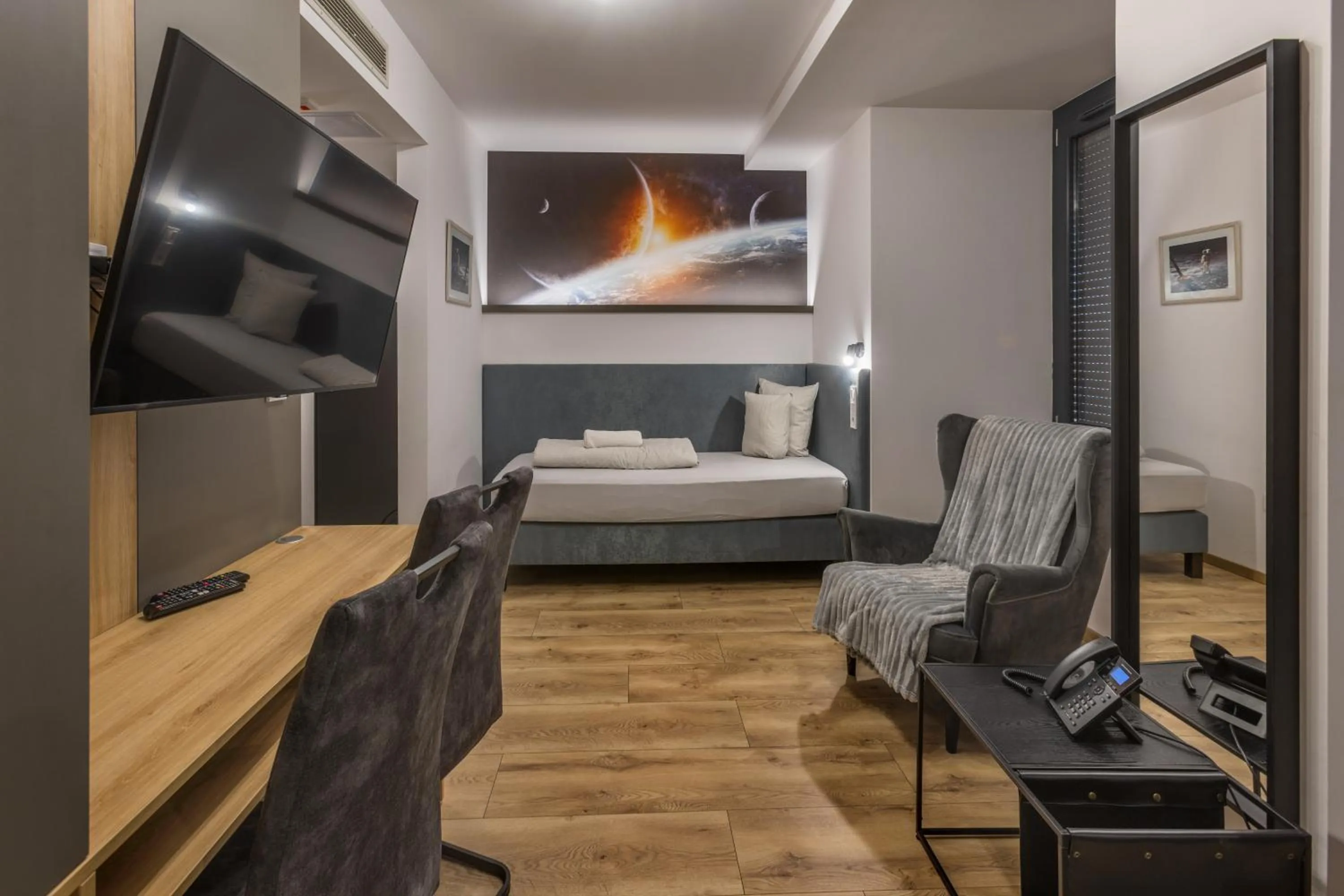 Communal lounge/ TV room, Bed in R73 Residences