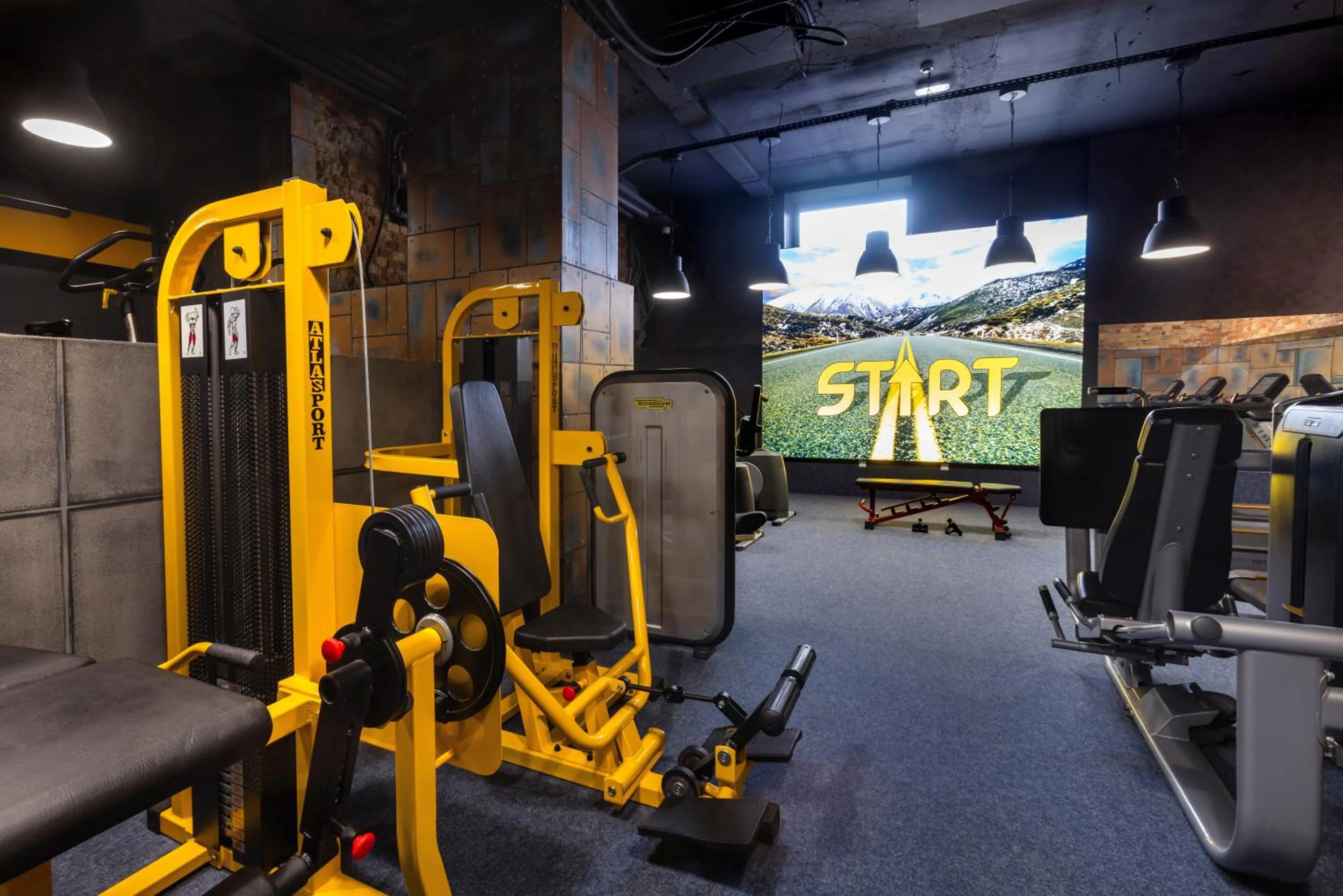 Fitness centre/facilities in R73 Residences