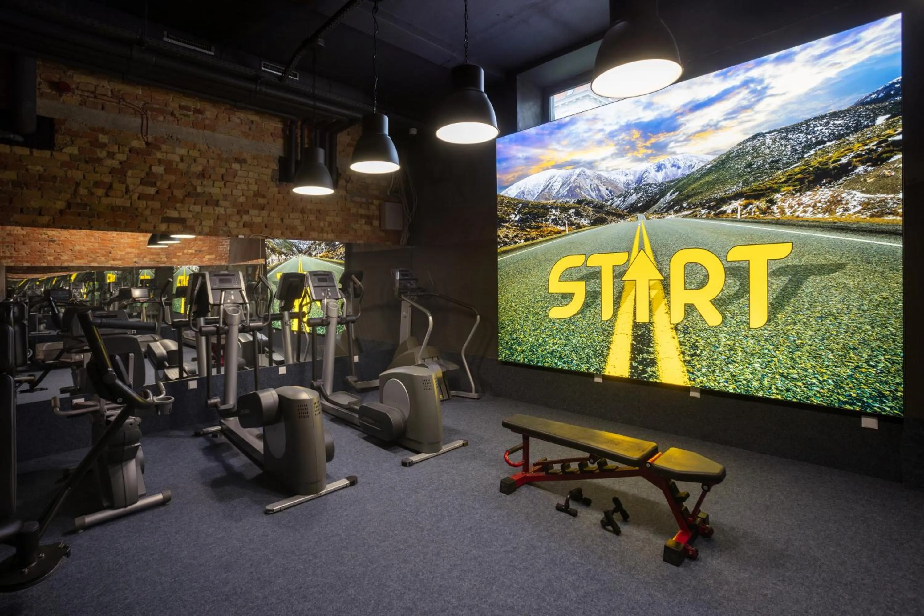 Fitness centre/facilities in R73 Residences