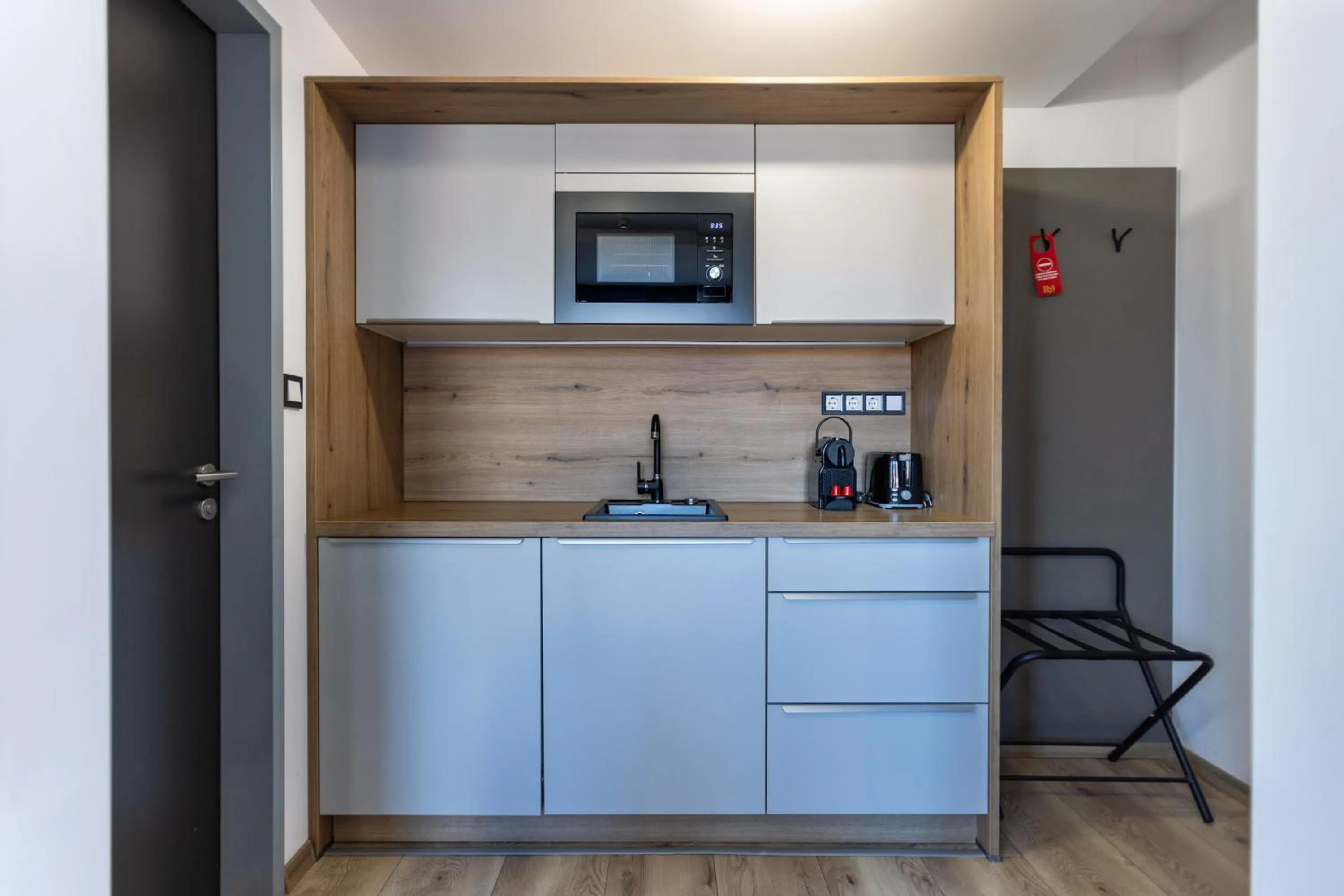 Coffee/tea facilities in R73 Residences