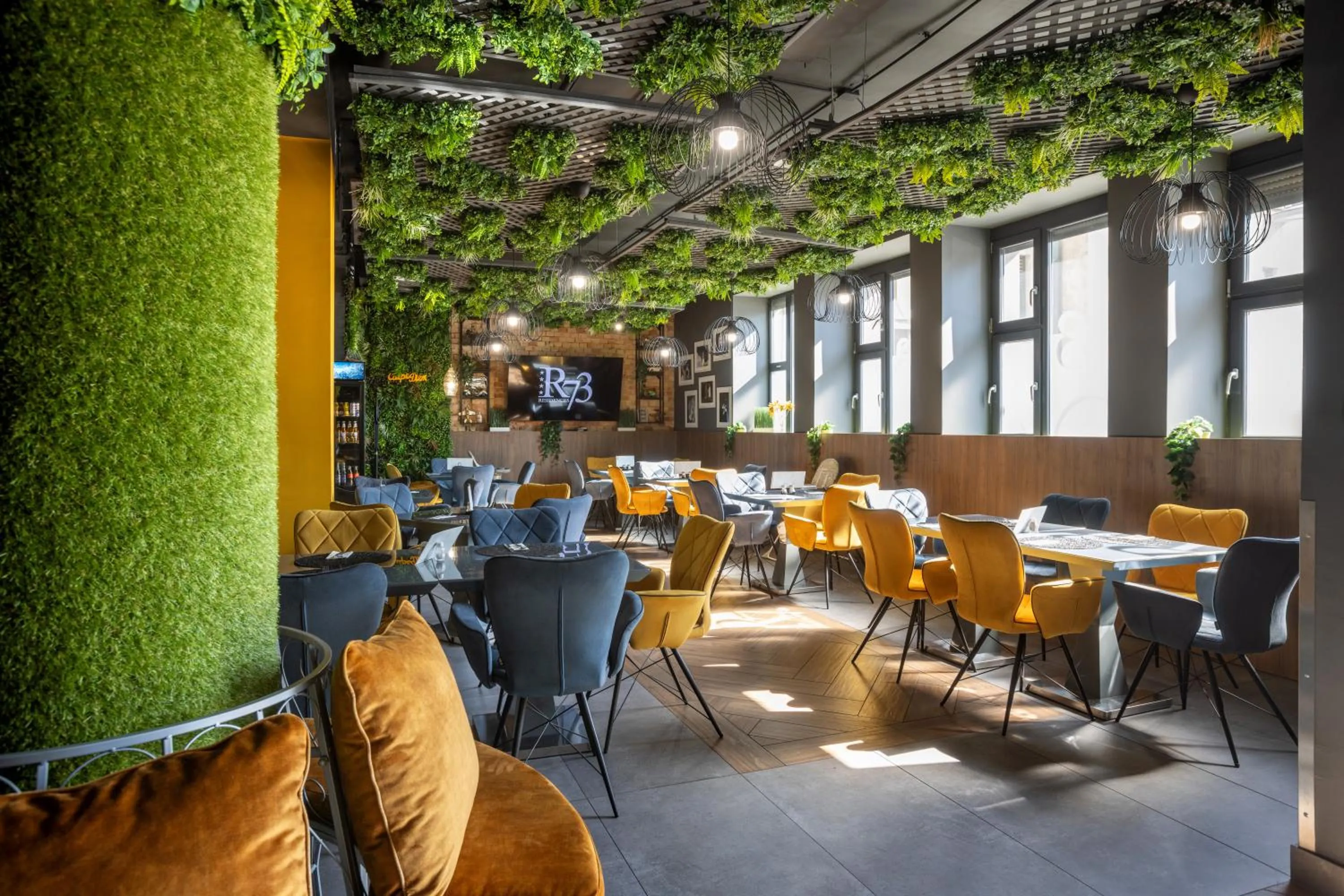 Restaurant/places to eat in R73 Residences