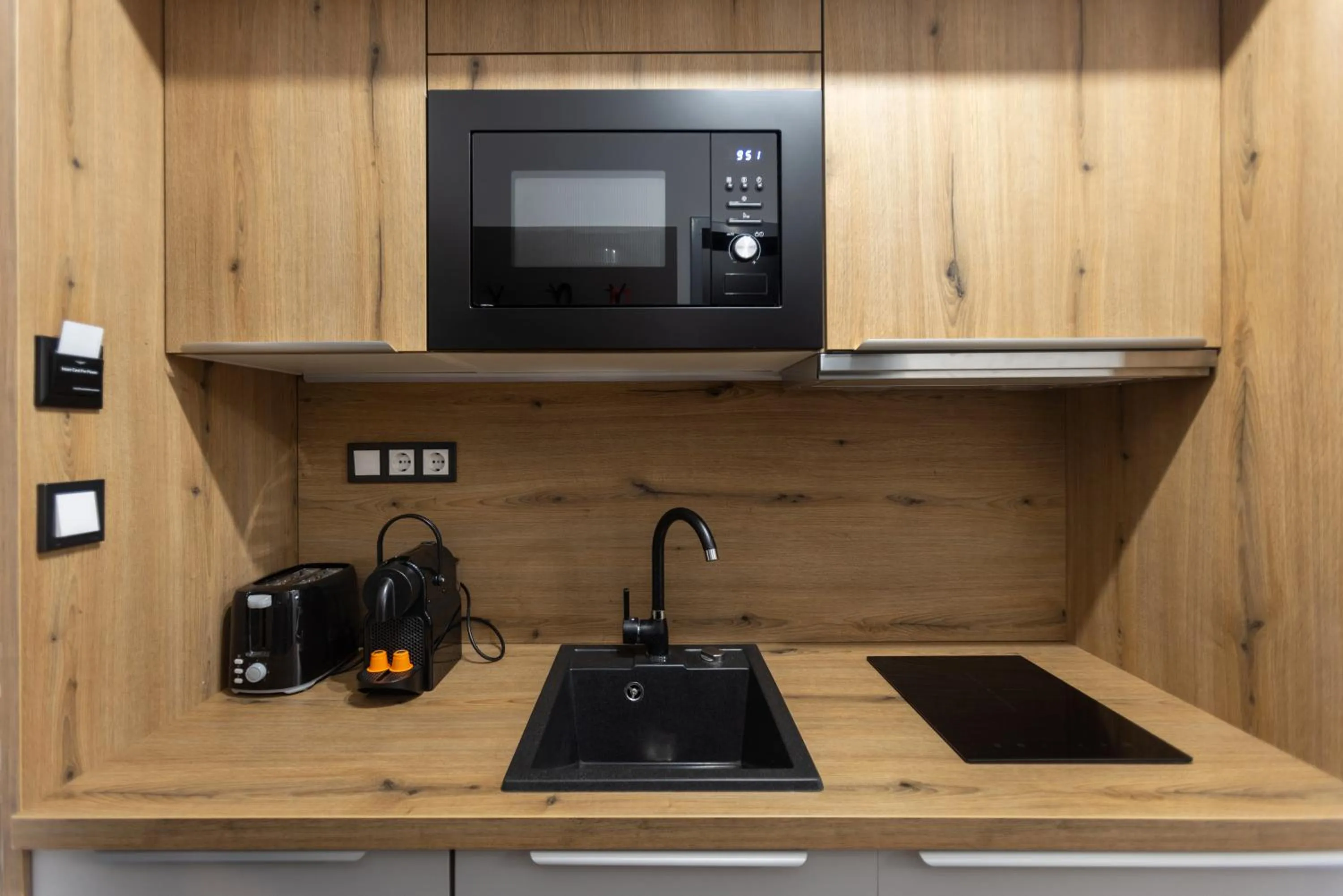 Coffee/tea facilities in R73 Residences