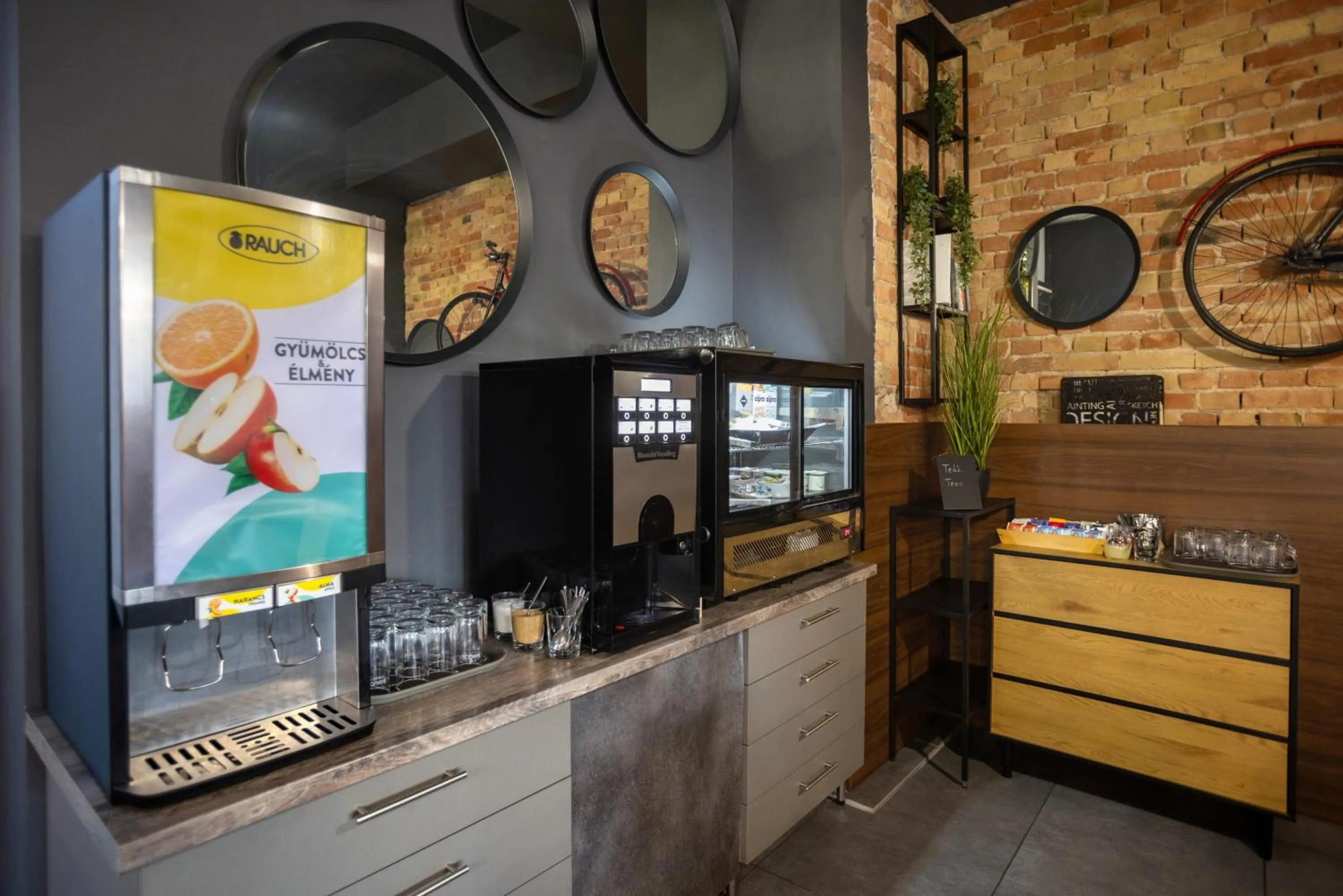 Coffee/tea facilities in R73 Residences