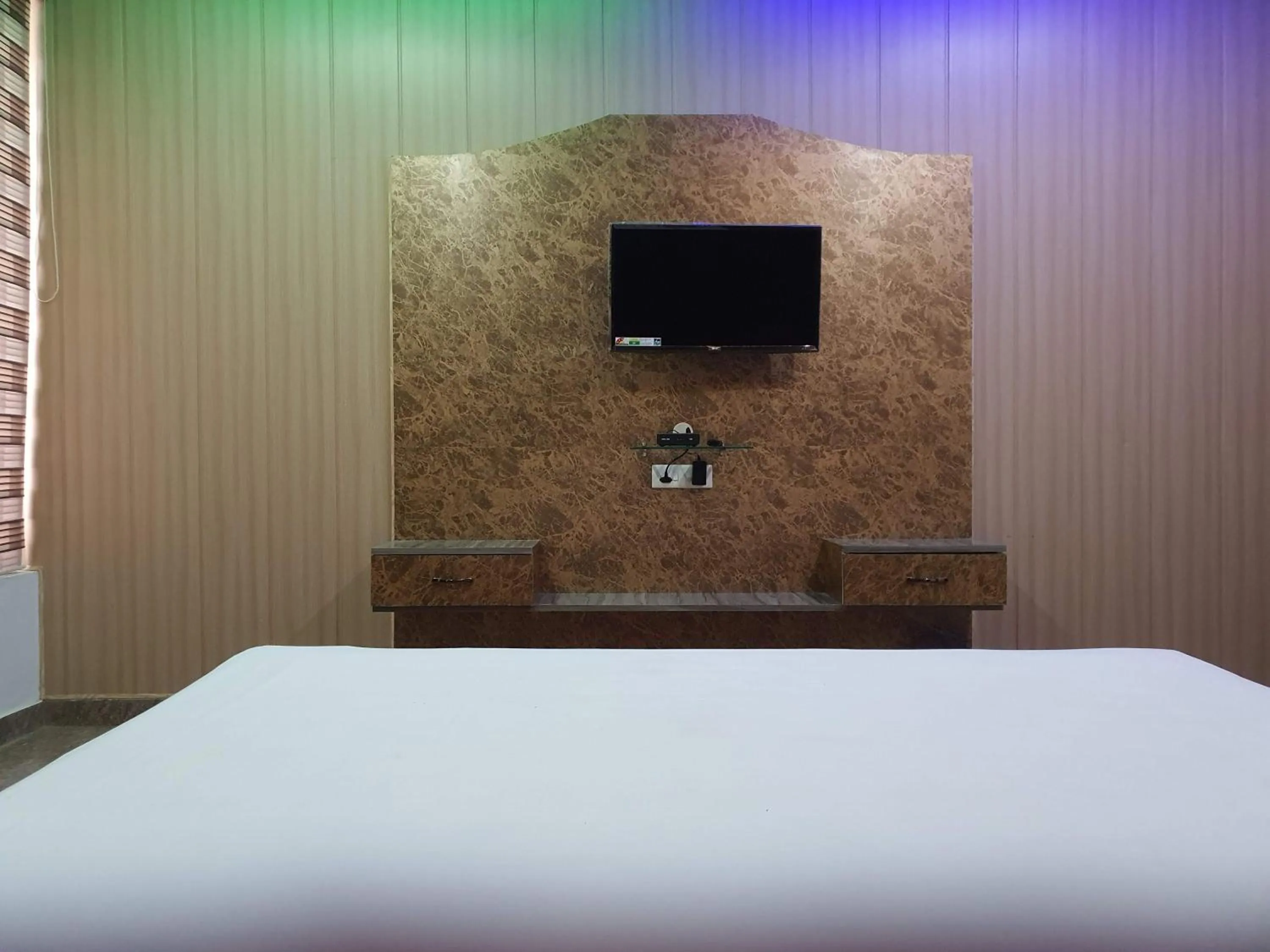 Communal lounge/ TV room, Bed in Surja Resort