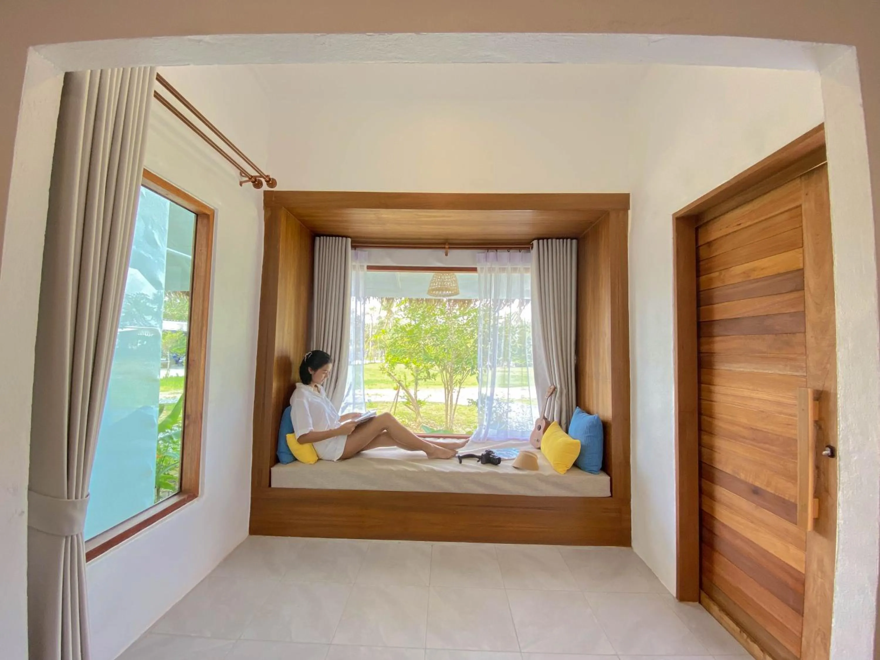 Photo of the whole room, Bed in Issara Beach Resort Beachfront