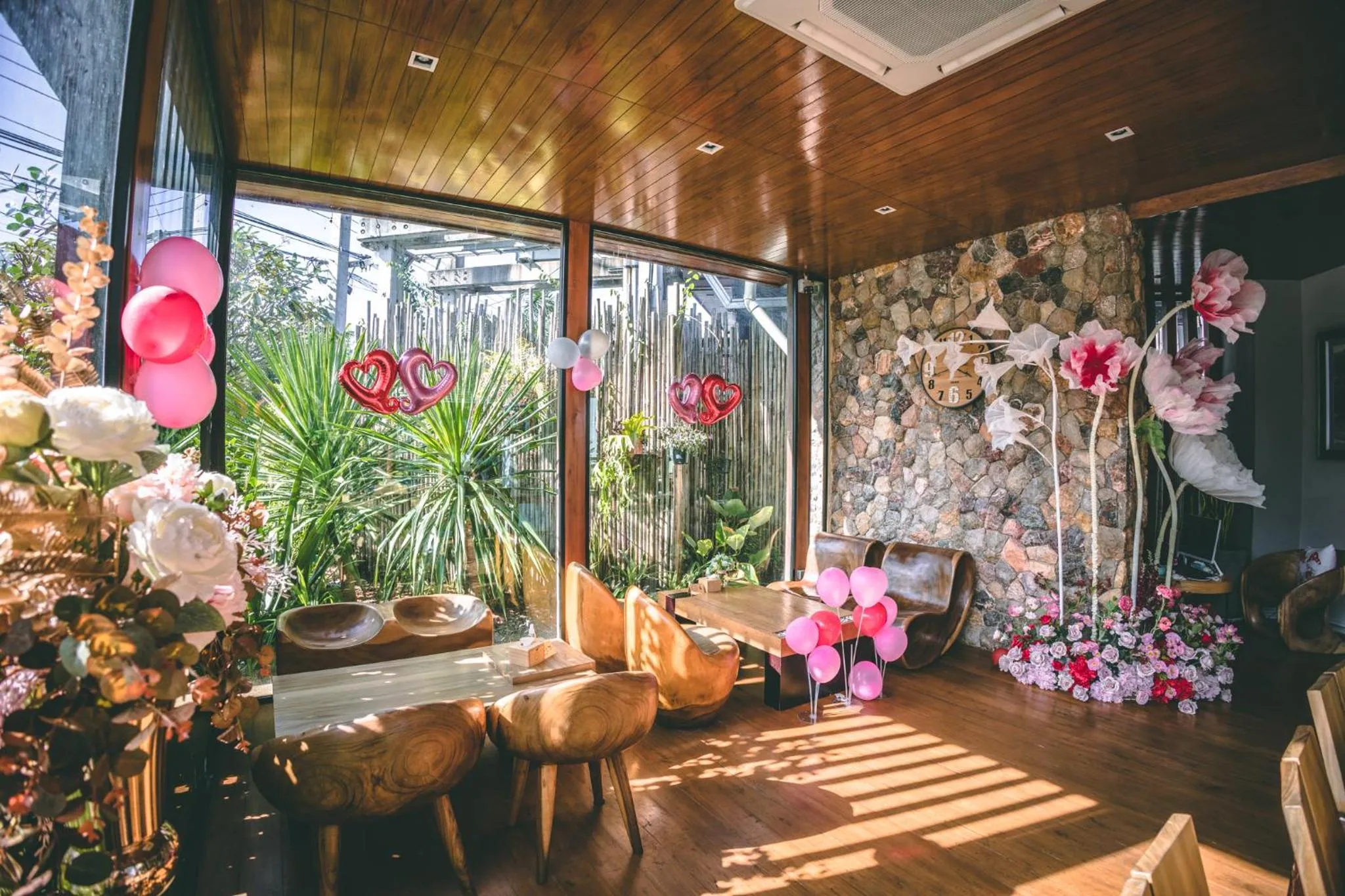 Communal lounge/ TV room in Yotaka Khanom