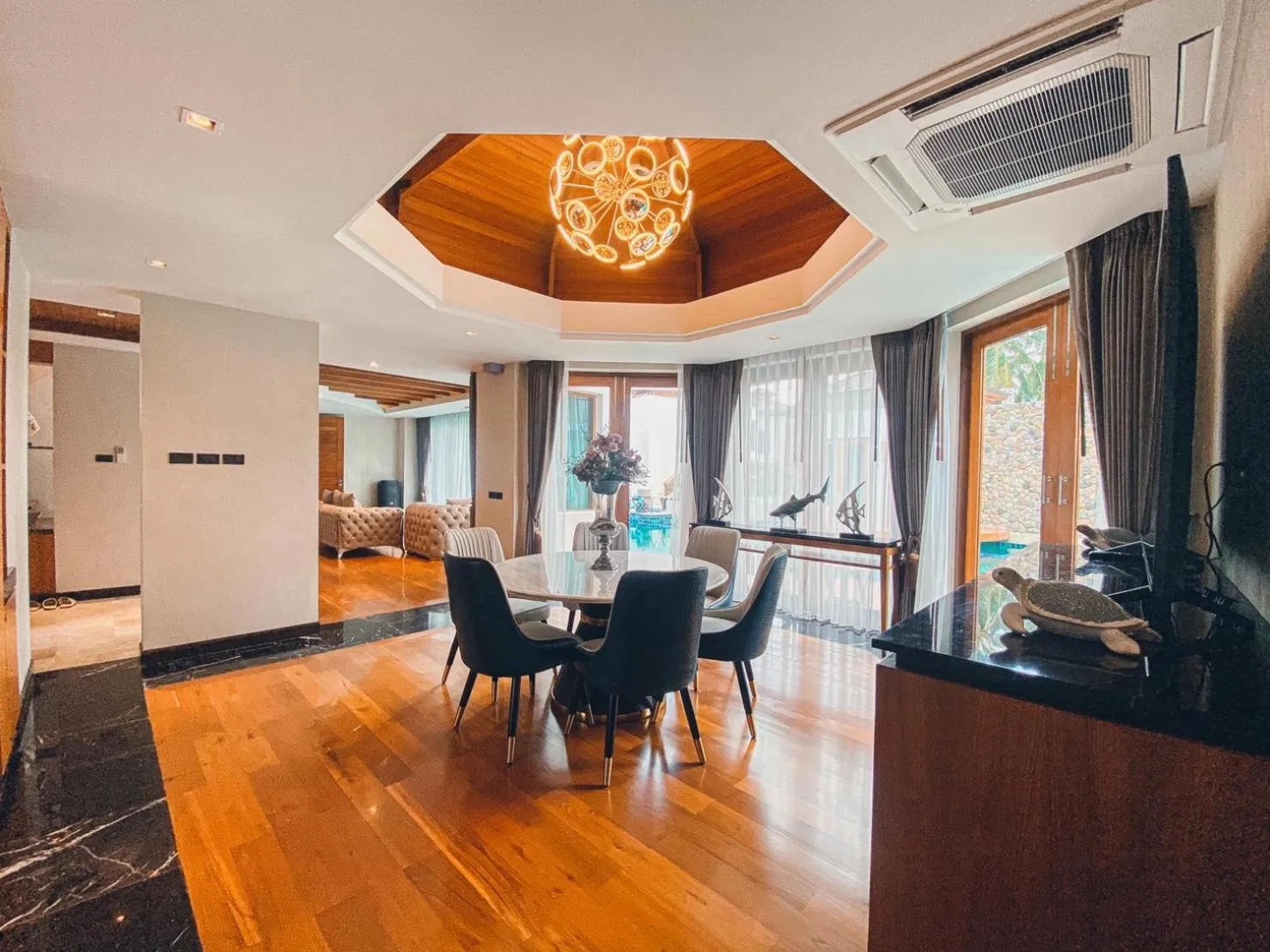 Dining area in Yotaka Khanom