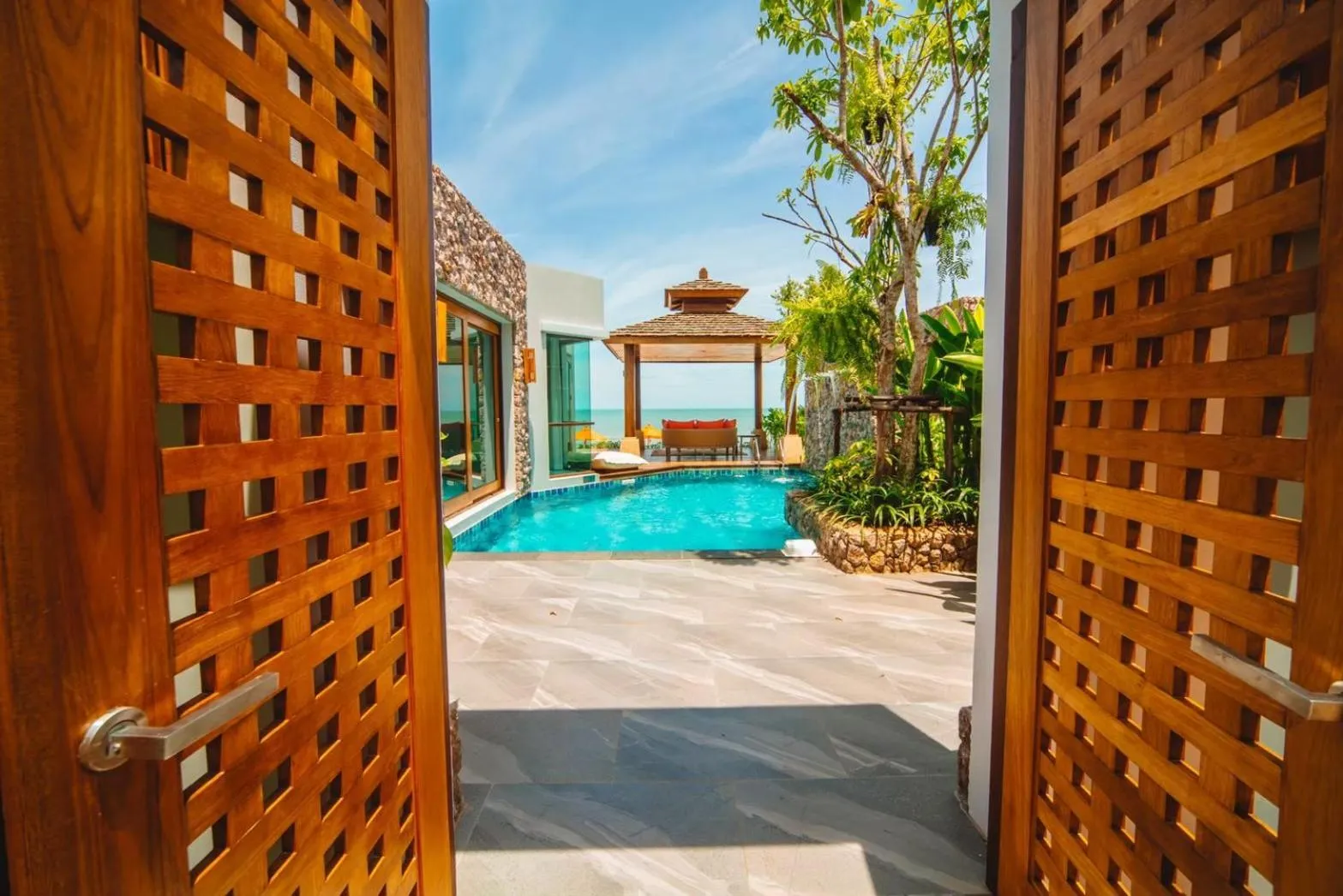 Facade/entrance in Yotaka Khanom