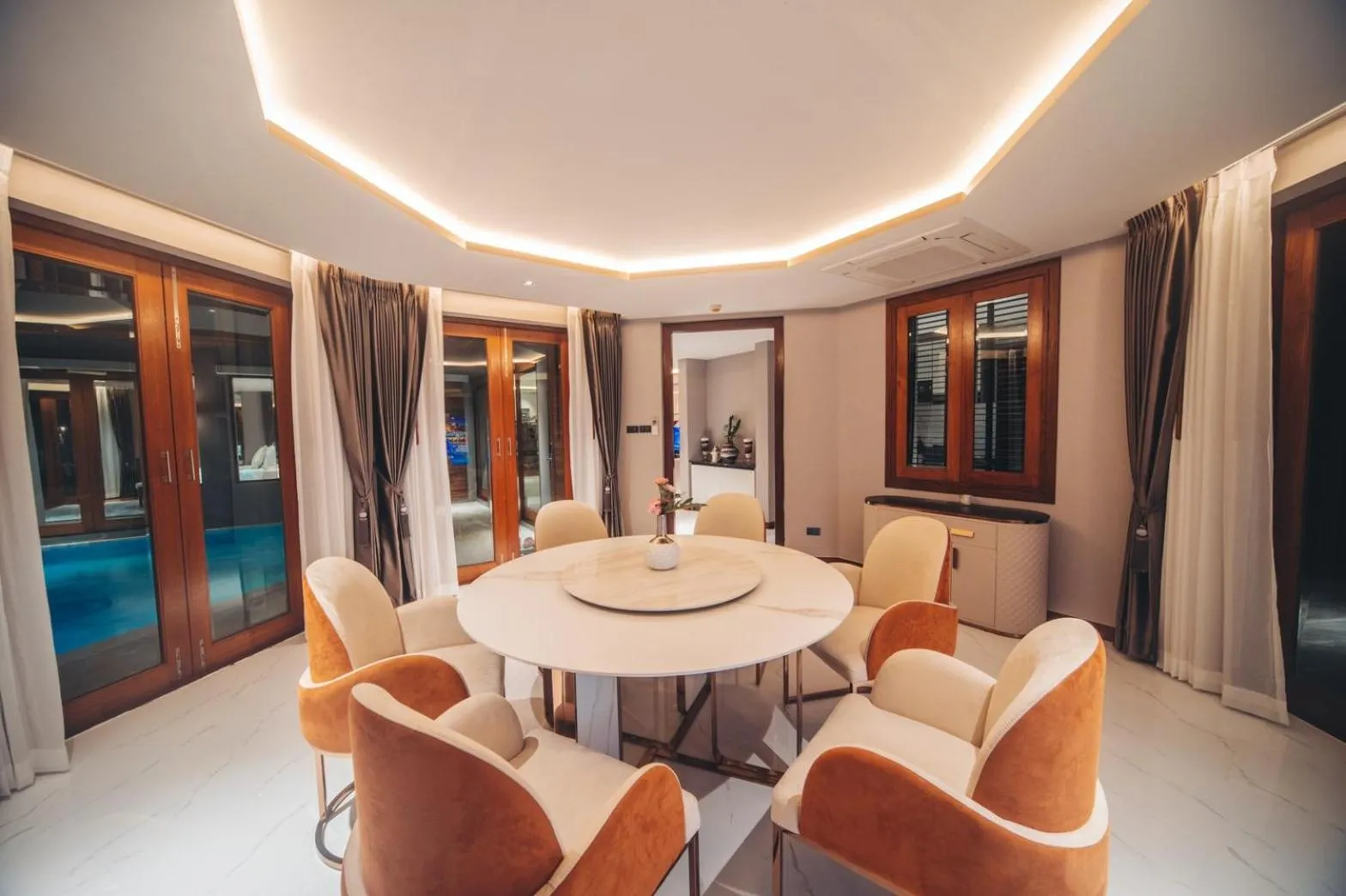 Dining area in Yotaka Khanom