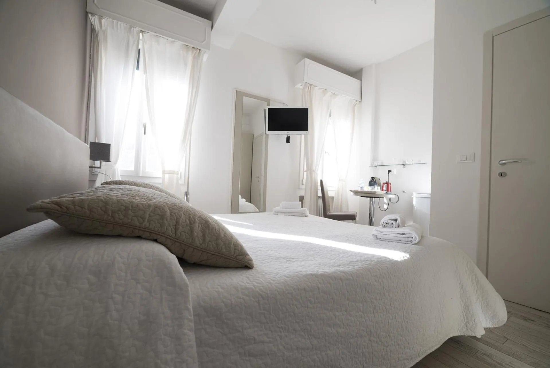 Photo of the whole room, Bed in Al Portico Guest House