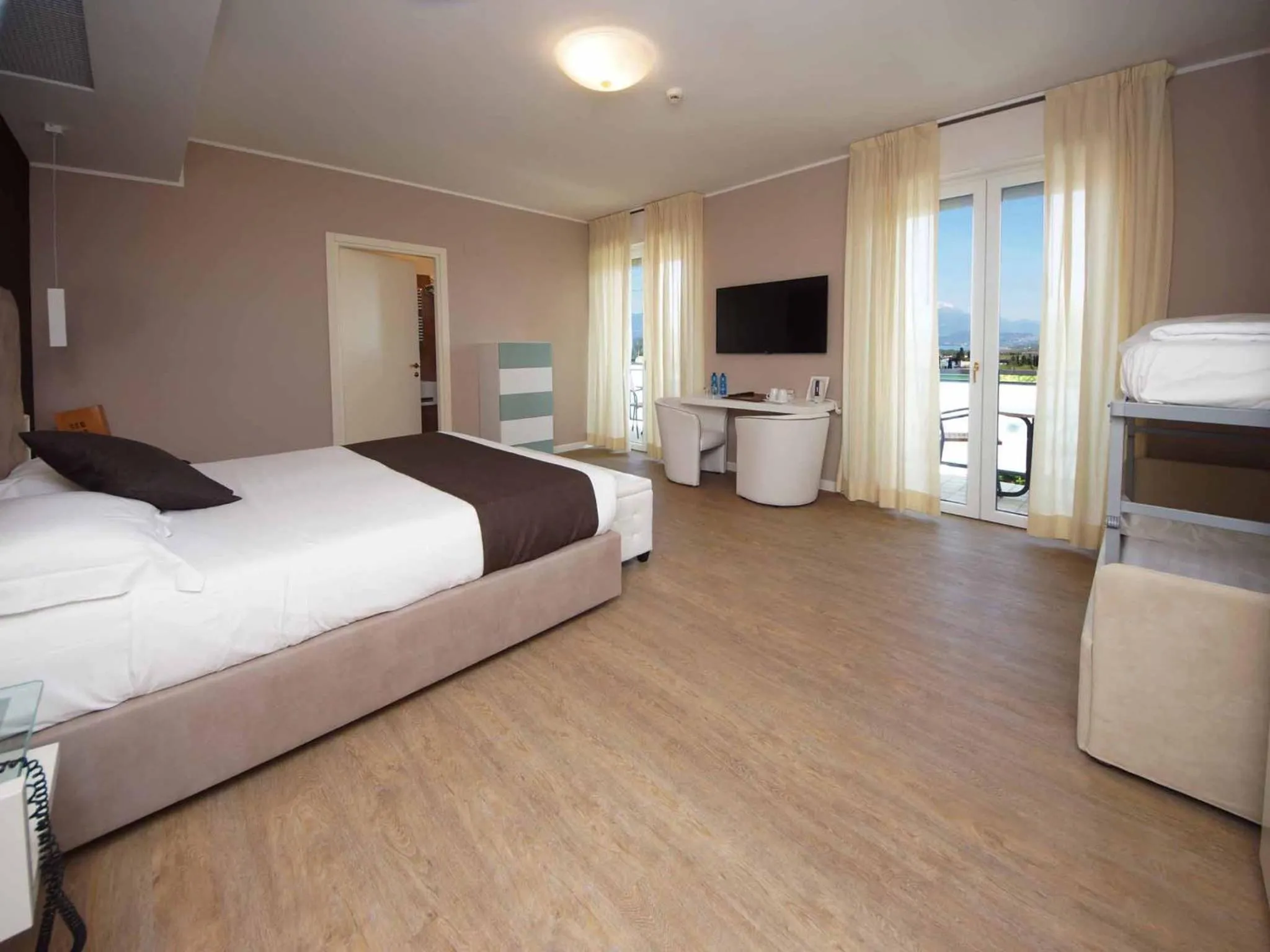 Photo of the whole room, Bed in Hotel Clarin 14 by Dori