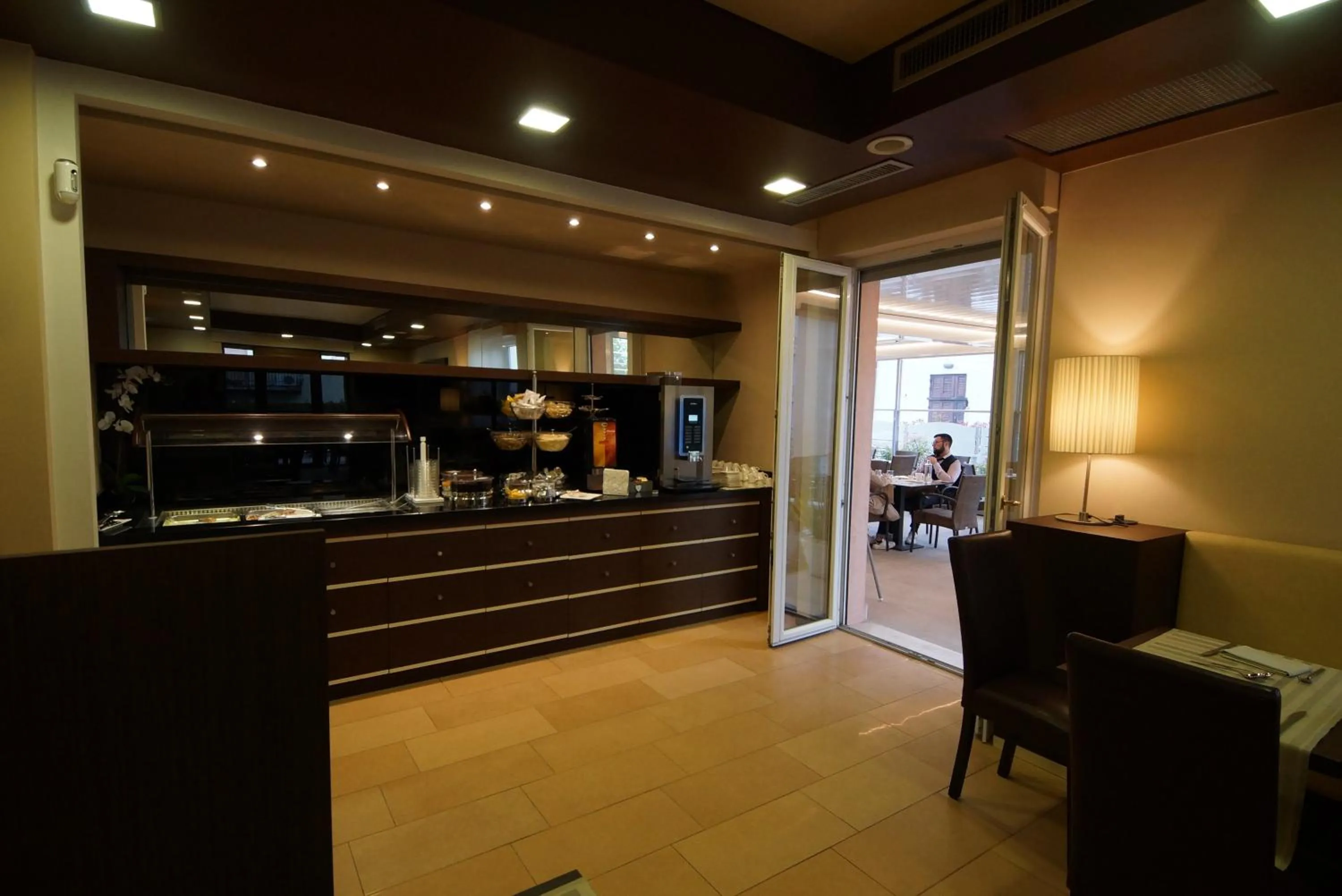 Food and drinks in Hotel Clarin 14 by Dori