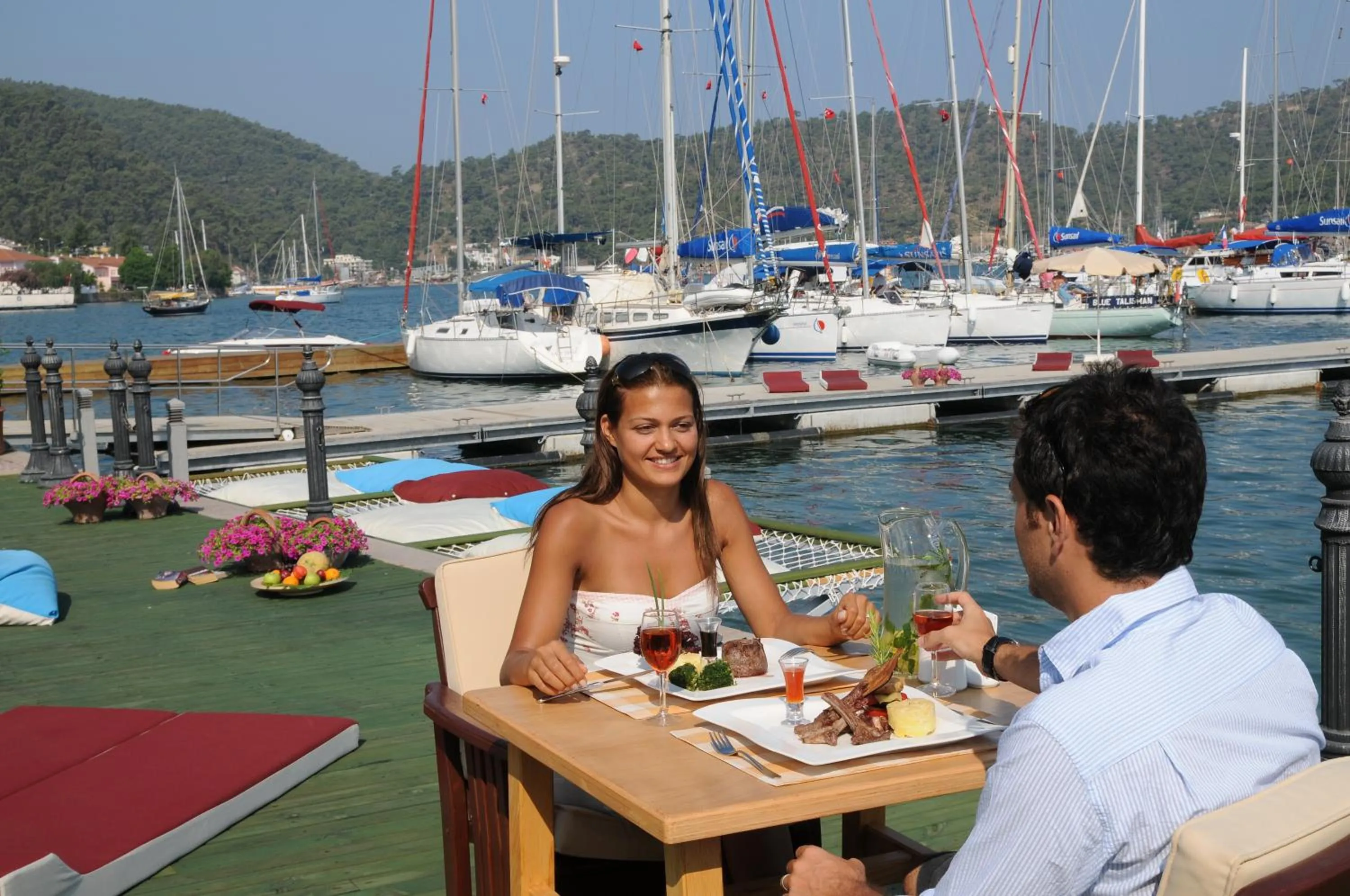 Restaurant/places to eat in Ece Saray Marina Resort