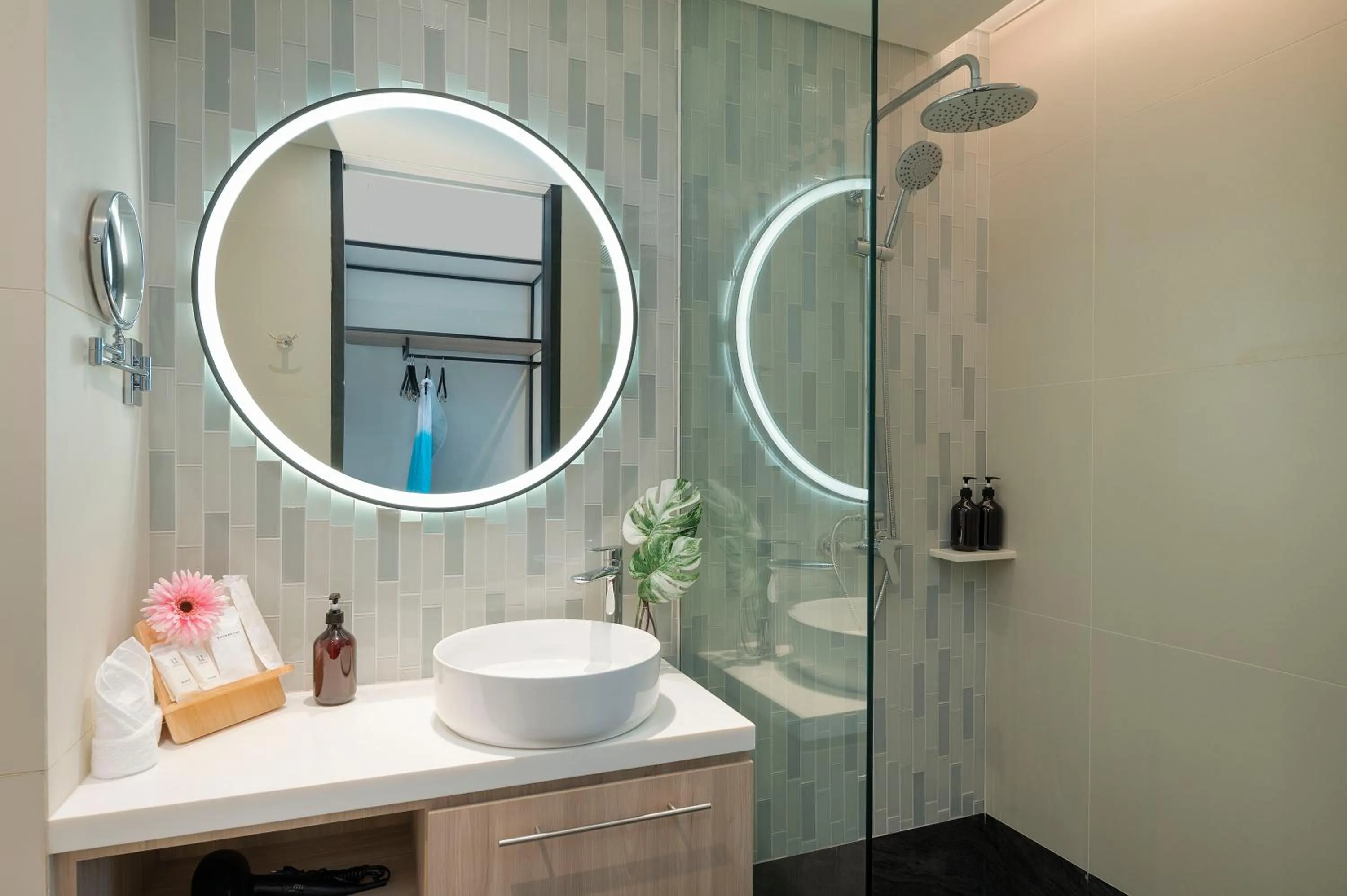 Shower in JonoX Phuket Karon Hotel