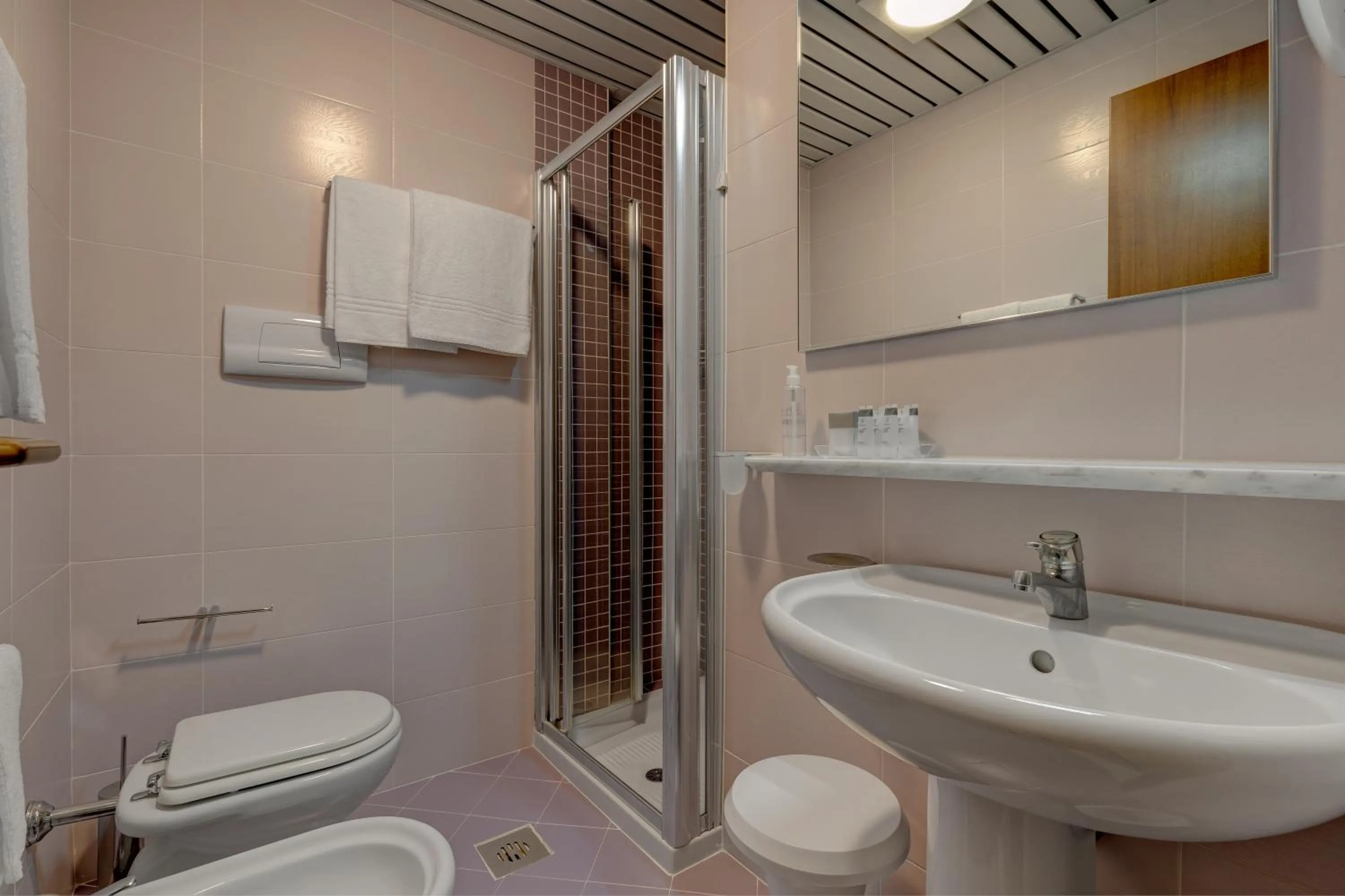 Shower in Park Hotel Ermitage Resort & Spa