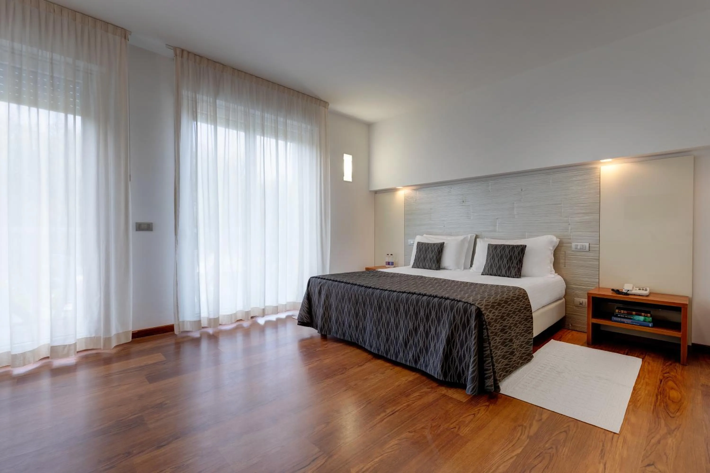 Photo of the whole room, Bed in Park Hotel Ermitage Resort & Spa