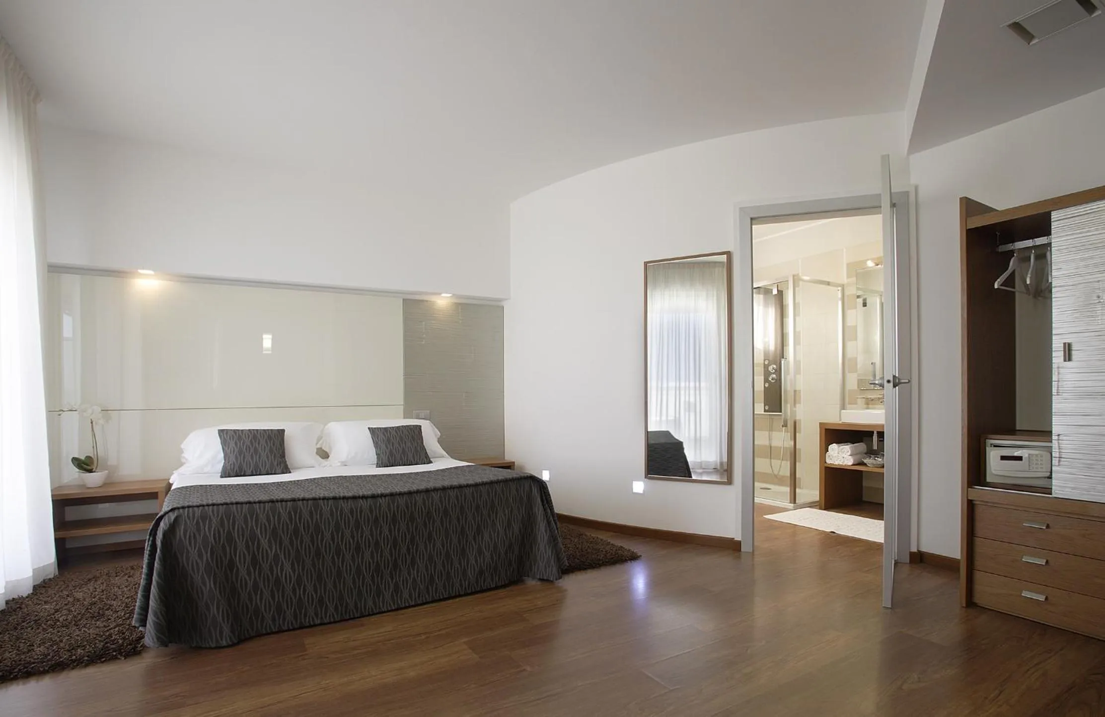 Bed in Park Hotel Ermitage Resort & Spa