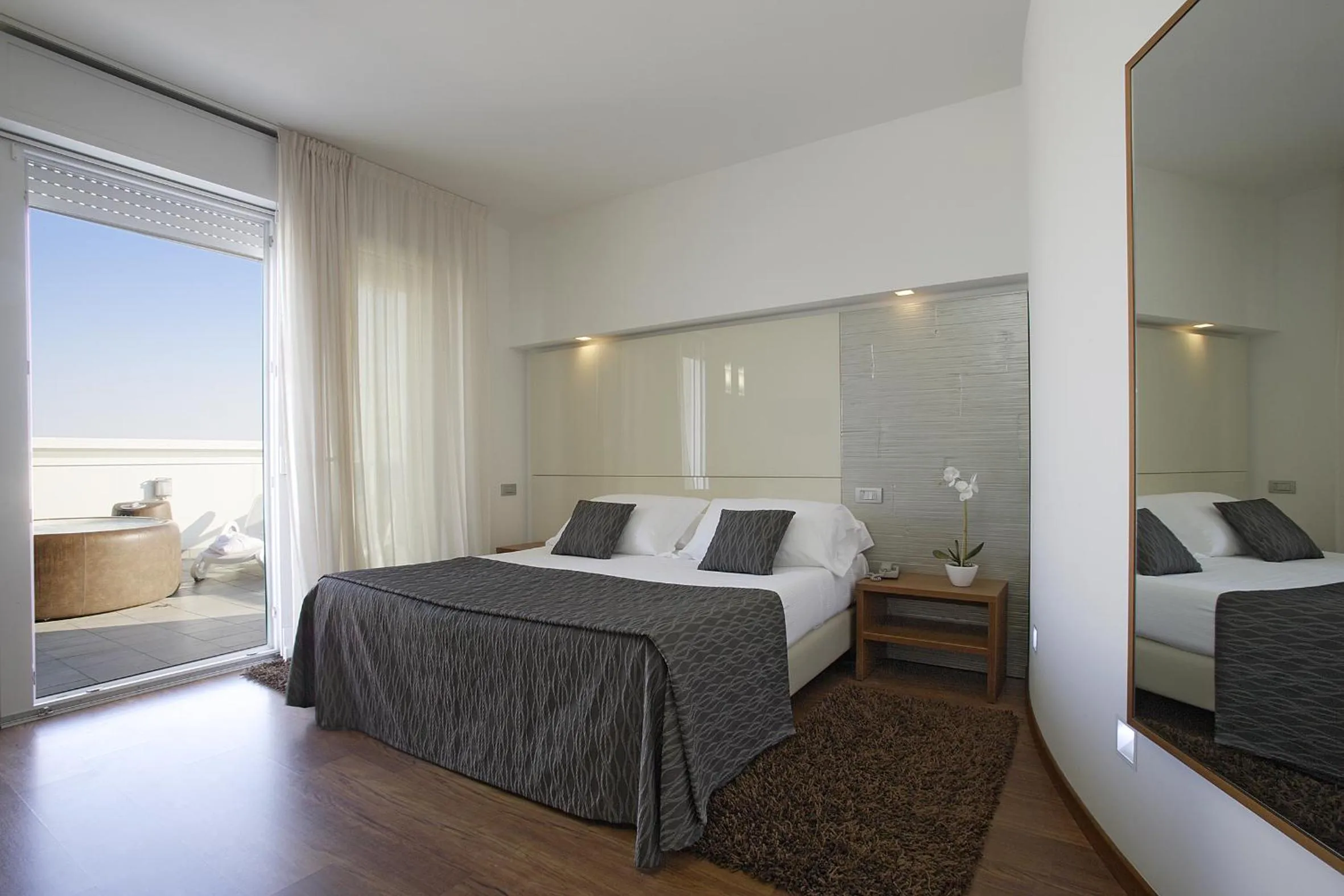 Bed in Park Hotel Ermitage Resort & Spa