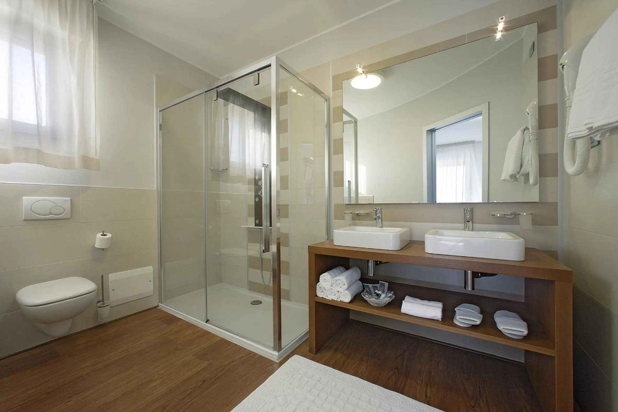 Shower in Park Hotel Ermitage Resort & Spa